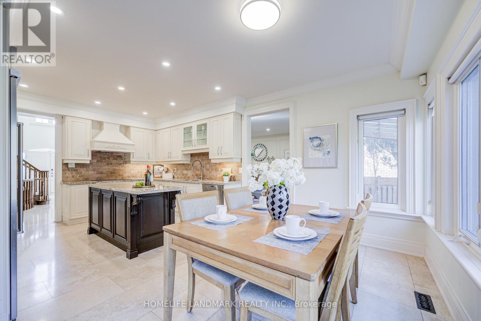 21 Kirkdale Crescent, Toronto, Ontario  M3B 2J7 - Photo 18 - C12985148