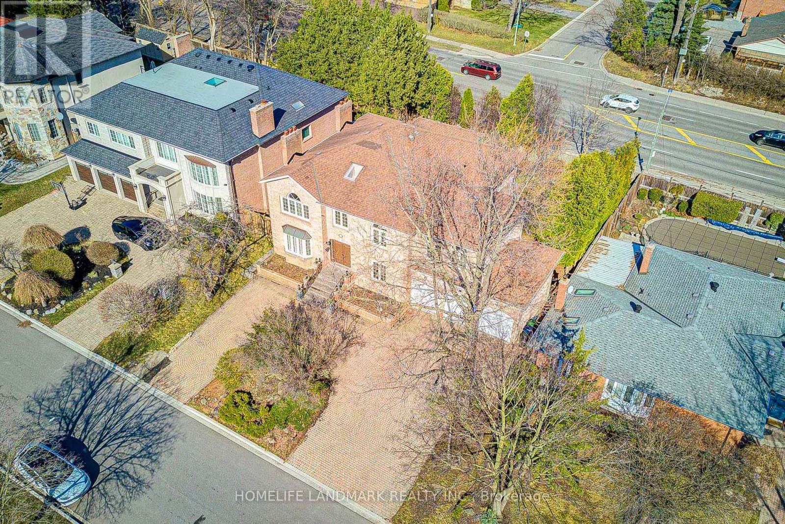 21 Kirkdale Crescent, Toronto, Ontario  M3B 2J7 - Photo 3 - C12985148