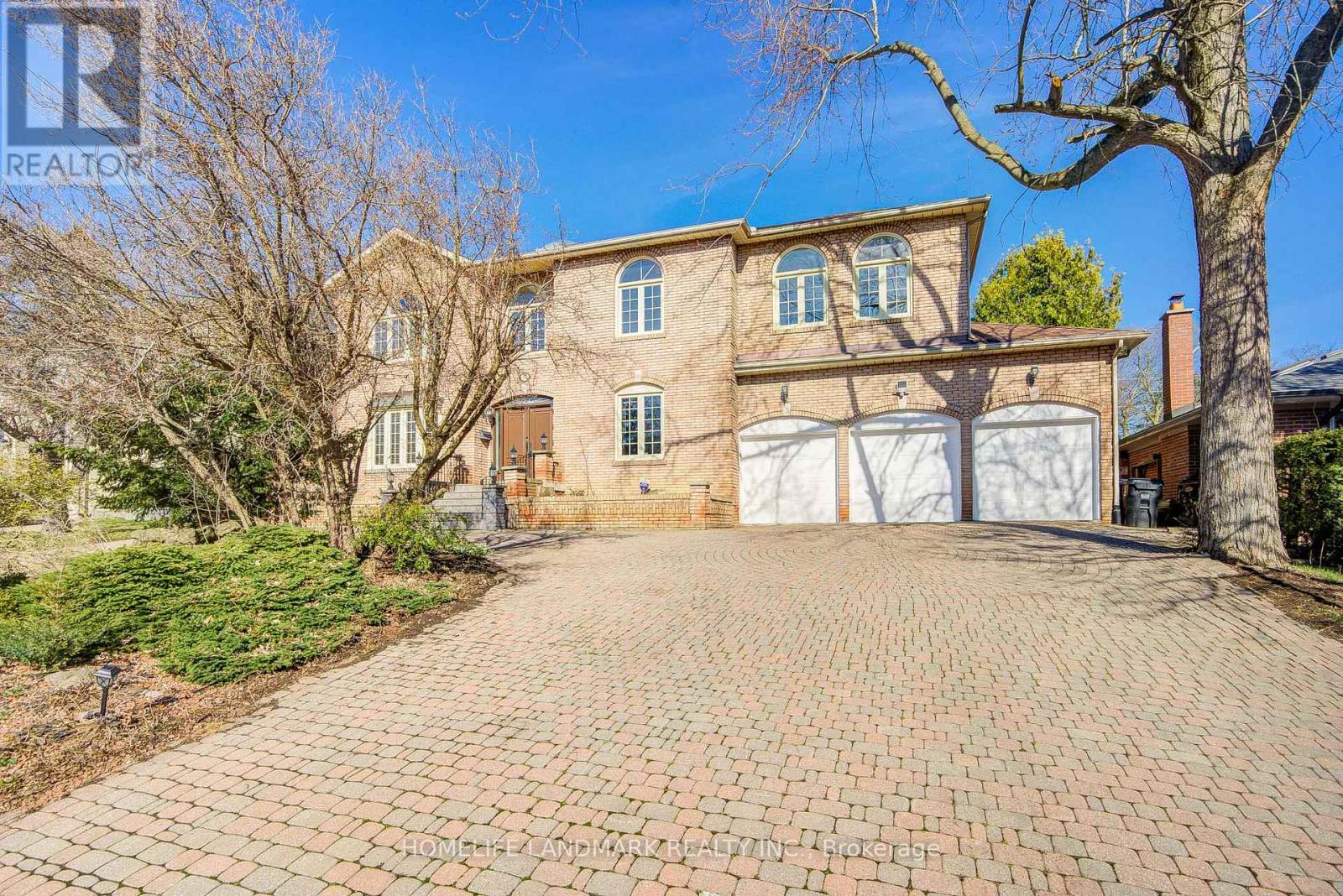 21 Kirkdale Crescent, Toronto, Ontario  M3B 2J7 - Photo 4 - C12985148