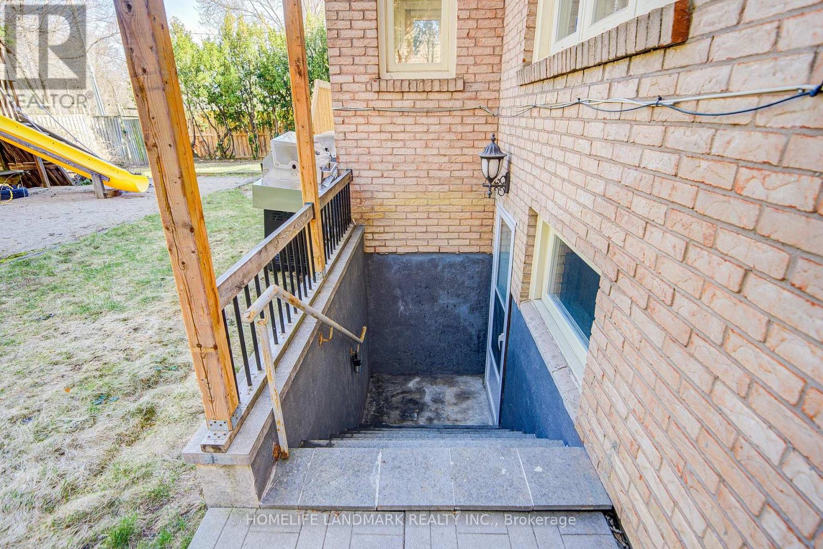 21 Kirkdale Crescent, Toronto, Ontario  M3B 2J7 - Photo 40 - C12985148