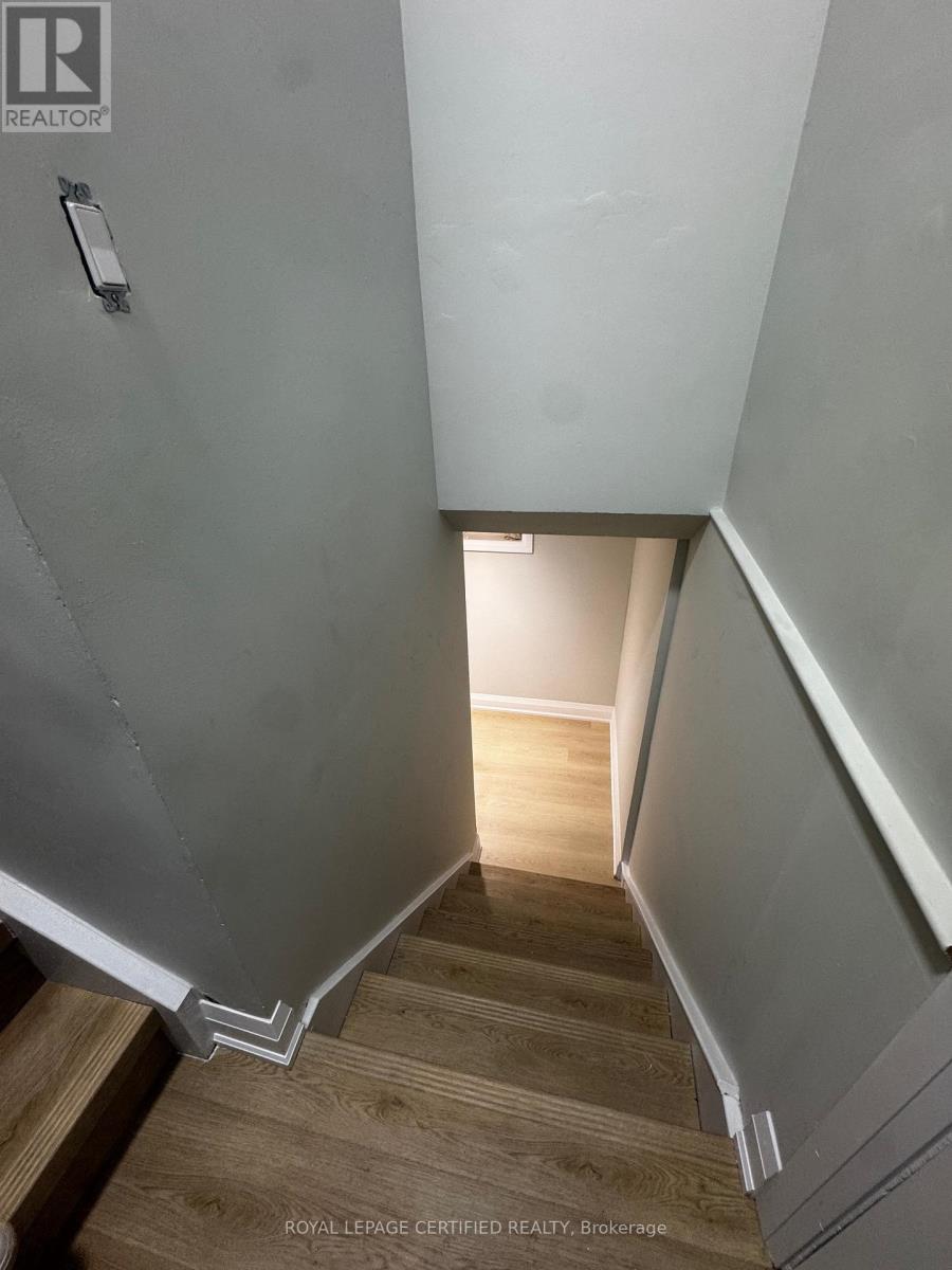 Studio - 16 Almond Avenue, Whitby, Ontario  L1P 1K5 - Photo 2 - E12985028