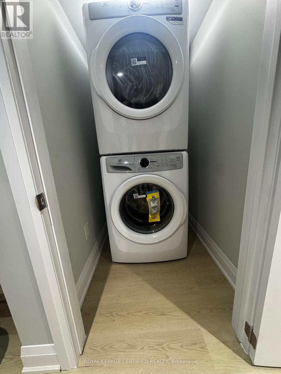 Studio - 16 Almond Avenue, Whitby, Ontario  L1P 1K5 - Photo 3 - E12985028