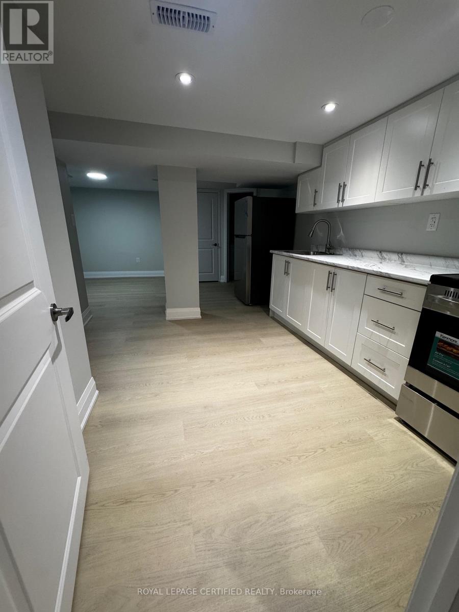 Studio - 16 Almond Avenue, Whitby, Ontario  L1P 1K5 - Photo 4 - E12985028