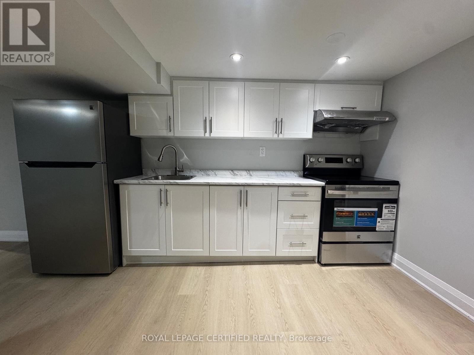 Studio - 16 Almond Avenue, Whitby, Ontario  L1P 1K5 - Photo 7 - E12985028