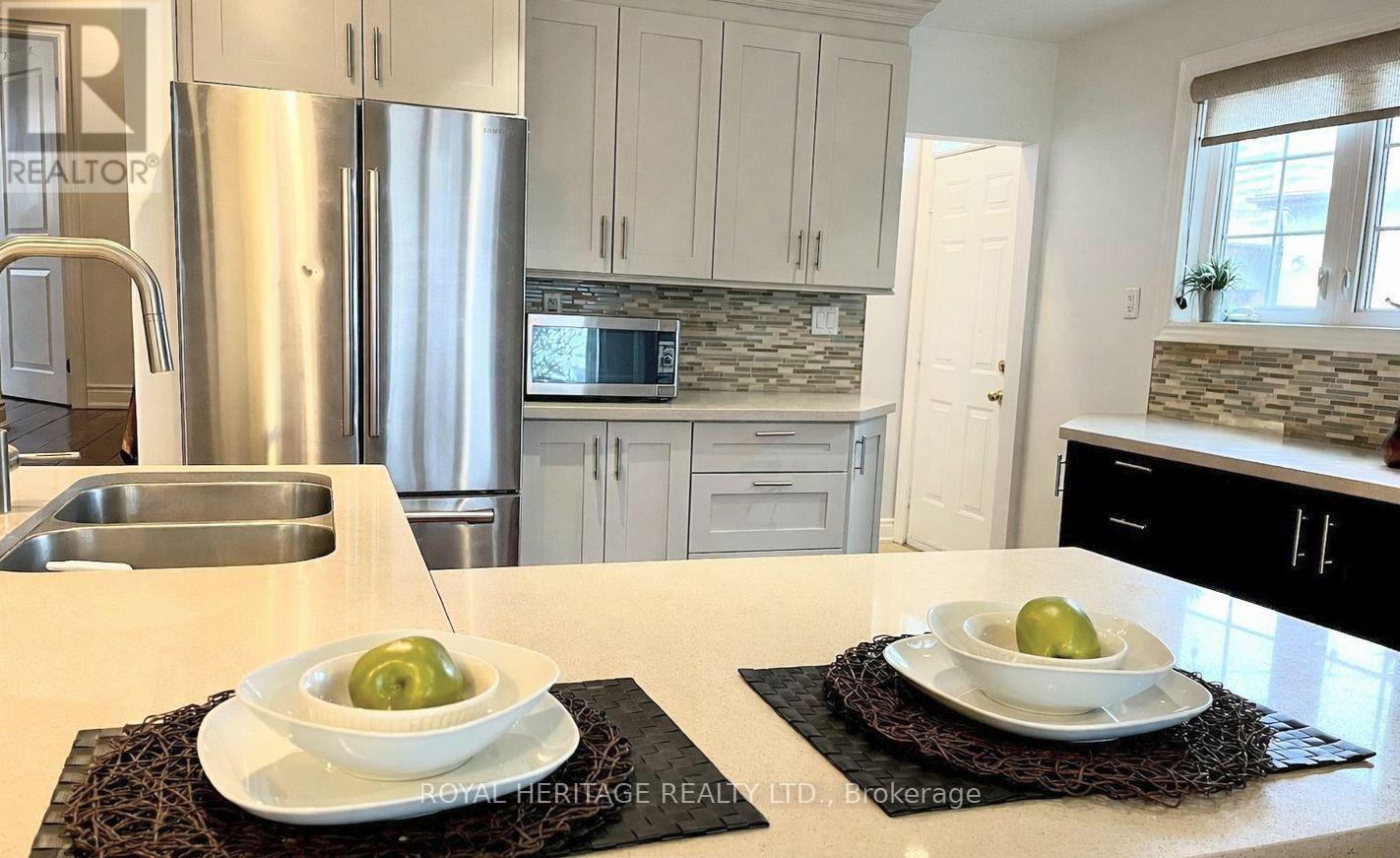 1398 Fordon Avenue, Pickering, Ontario  L1W 1J9 - Photo 4 - E12985112