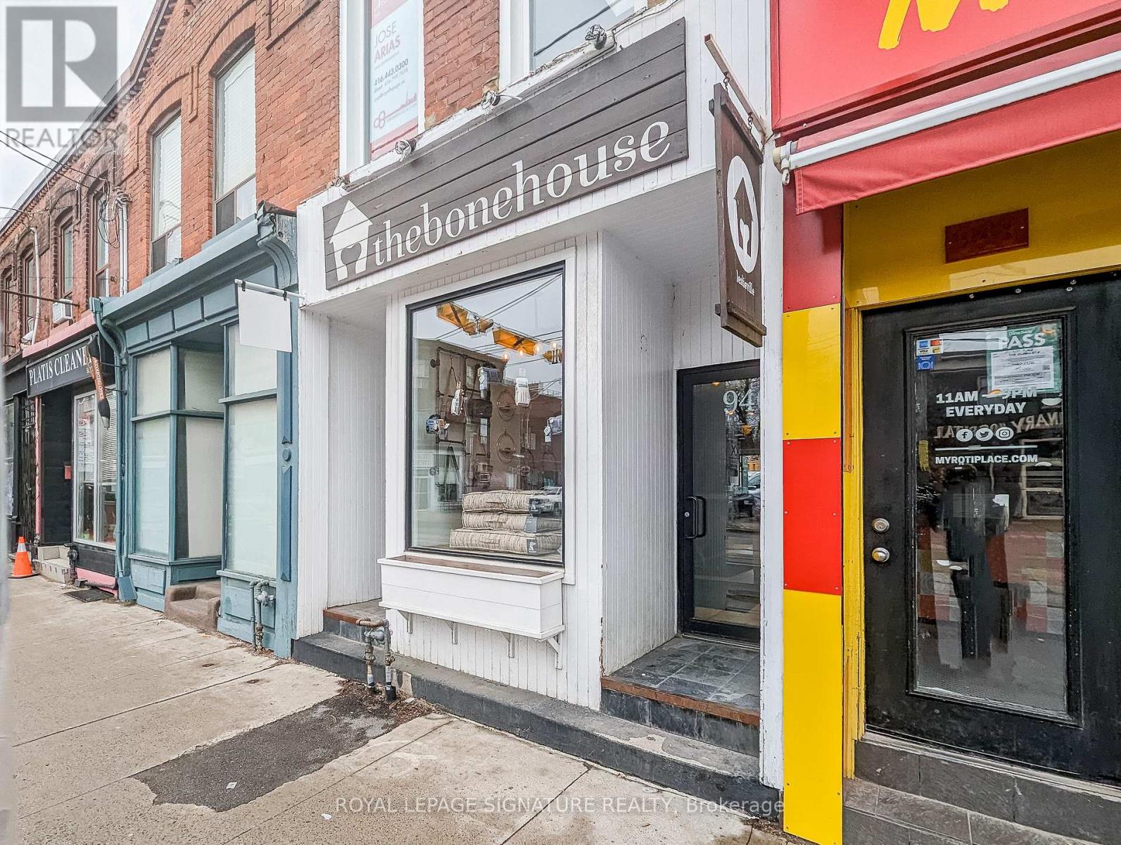 946 Queen Street E, Toronto, Ontario  M4M 1J7 - Photo 2 - E12985120