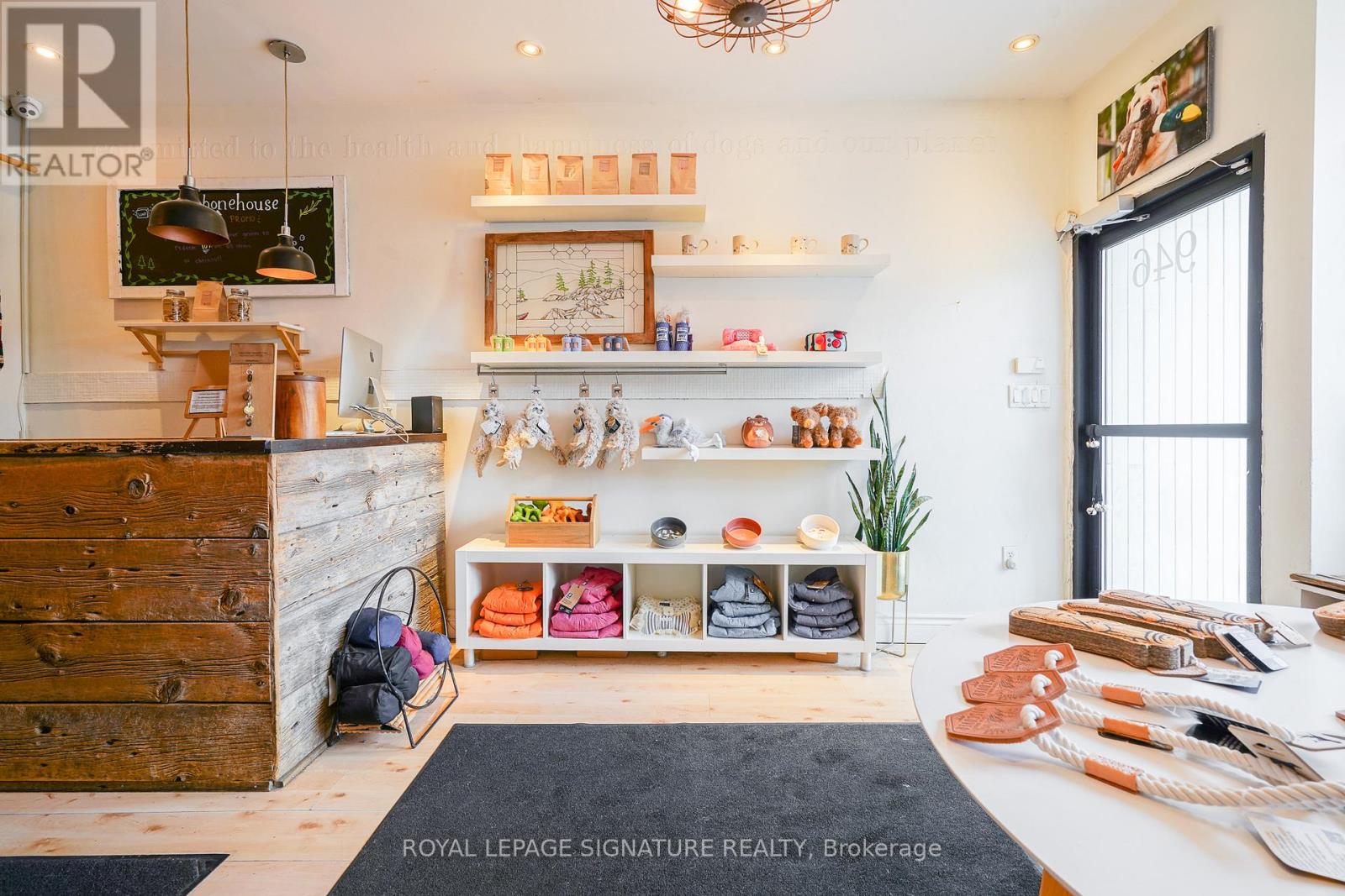 946 Queen Street E, Toronto, Ontario  M4M 1J7 - Photo 4 - E12985120