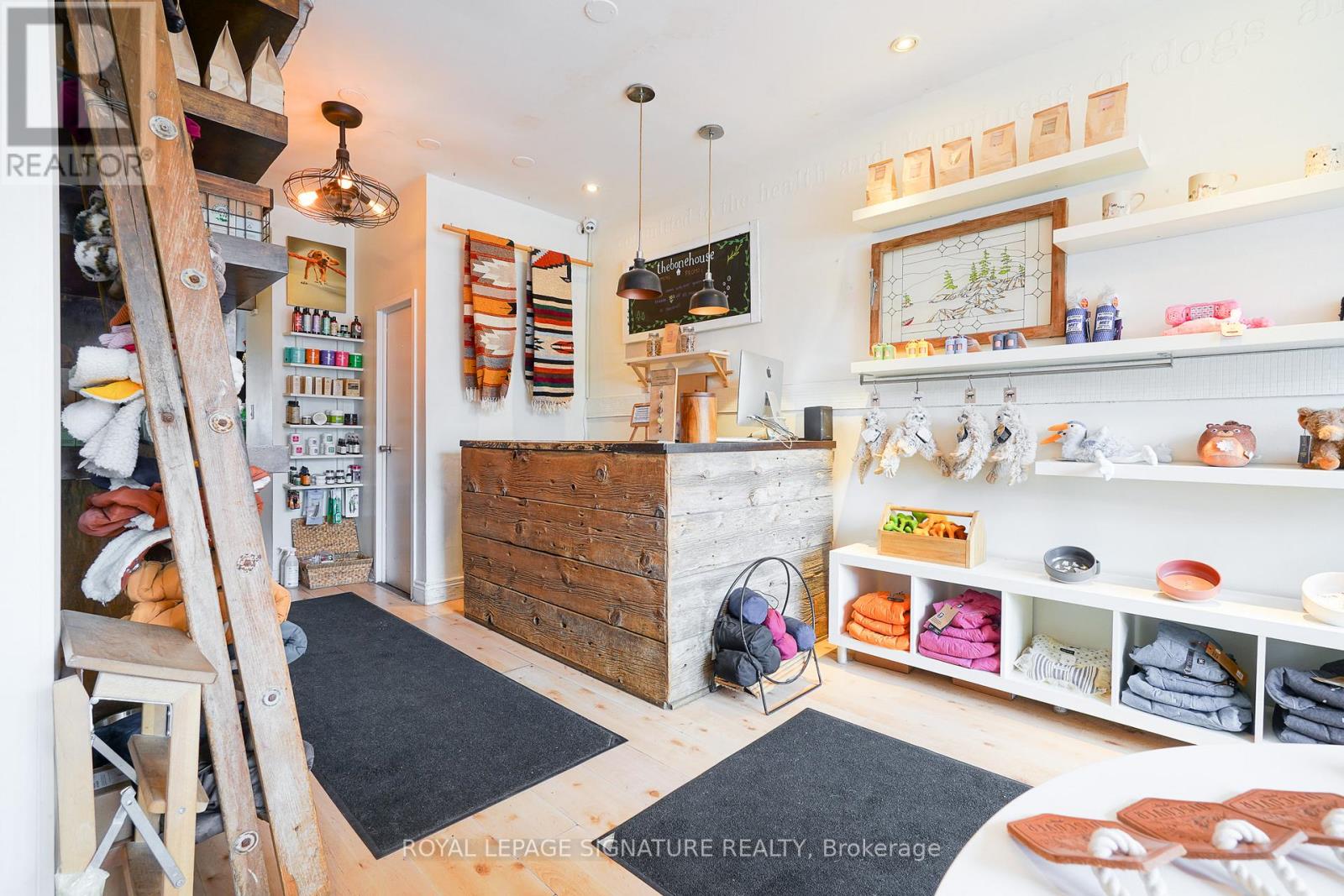 946 Queen Street E, Toronto, Ontario  M4M 1J7 - Photo 5 - E12985120