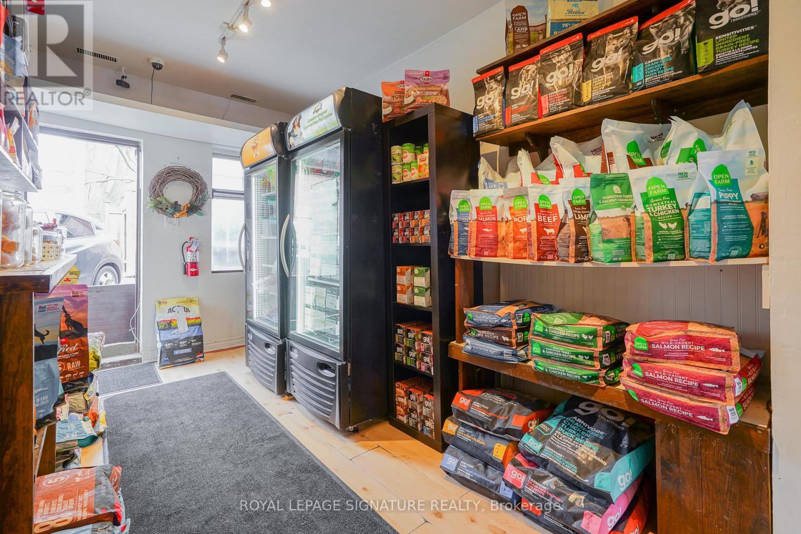 946 Queen Street E, Toronto, Ontario  M4M 1J7 - Photo 8 - E12985120