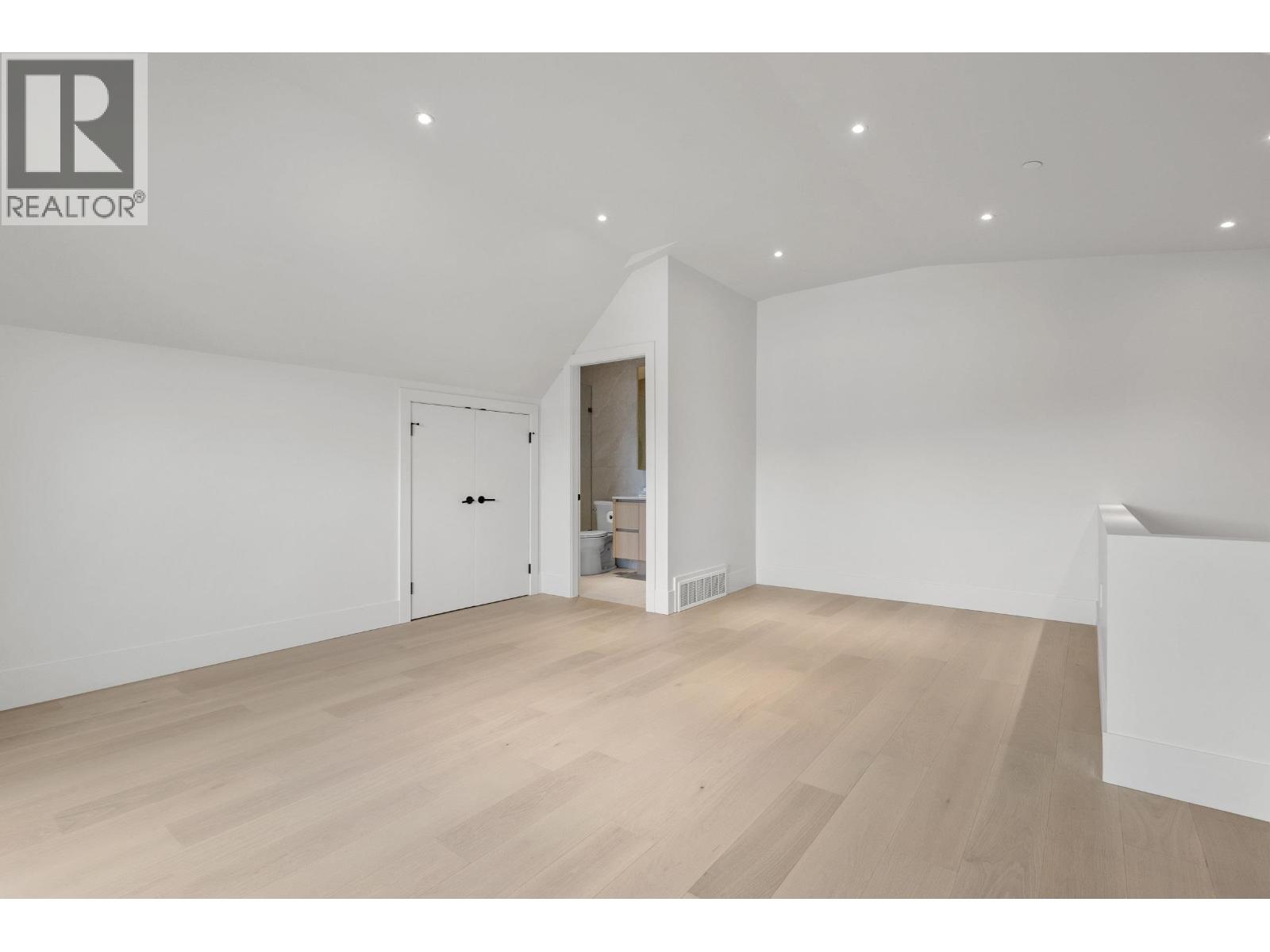 2 2425 Kitchener Street, Vancouver, British Columbia  V5K 3C4 - Photo 24 - R3108619