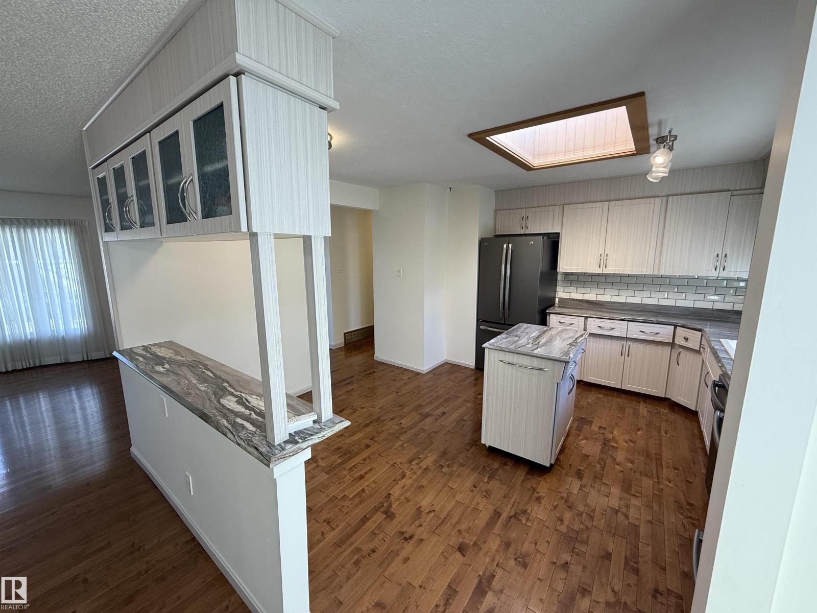 #main Floor 16605 93 Av Nw, Edmonton, Alberta  T5R 5H9 - Photo 8 - E4481533