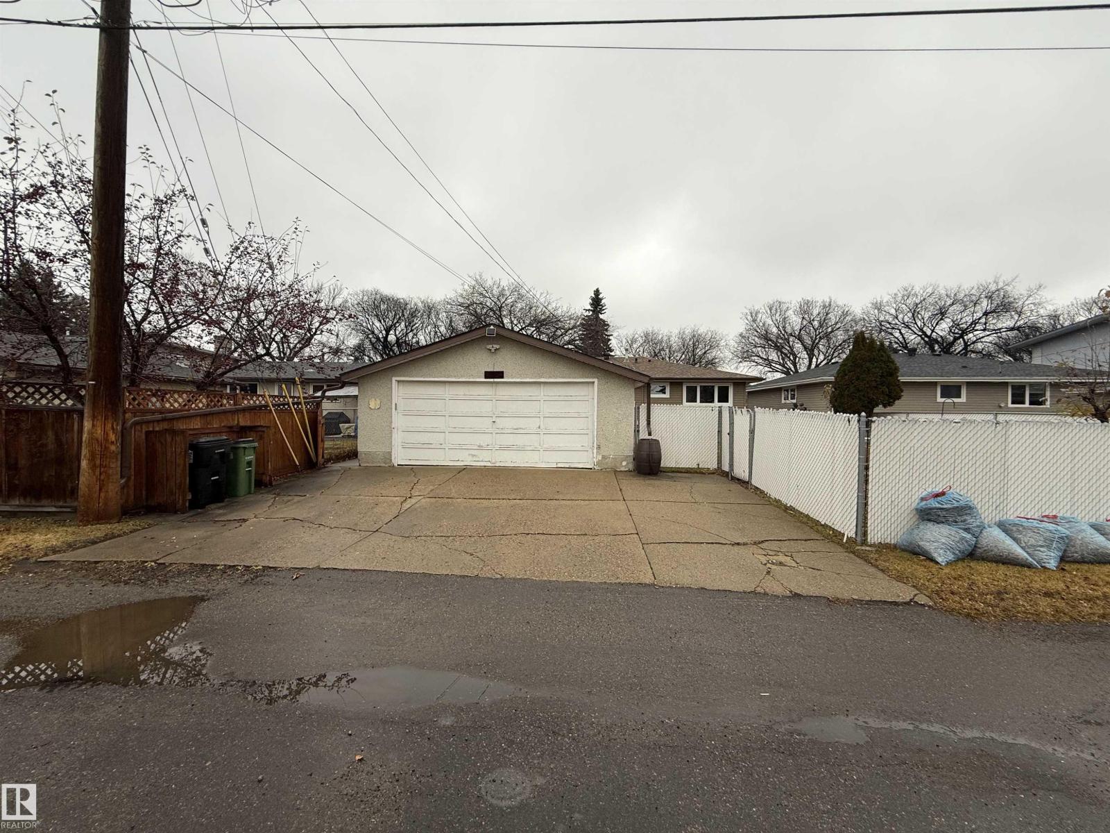 #main Floor 16605 93 Av Nw, Edmonton, Alberta  T5R 5H9 - Photo 2 - E4481533