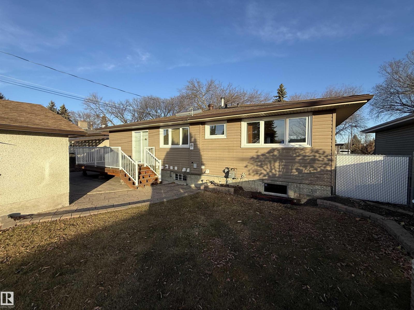 #main Floor 16605 93 Av Nw, Edmonton, Alberta  T5R 5H9 - Photo 3 - E4481533