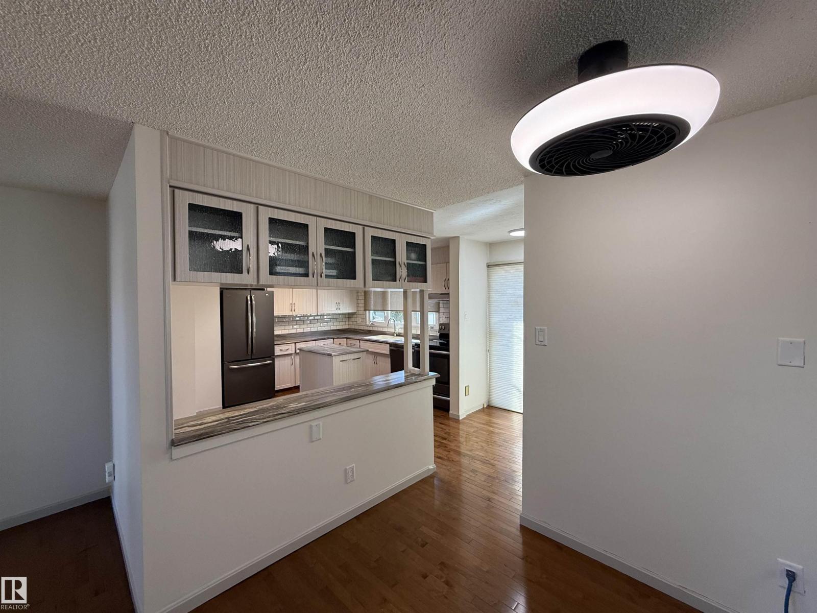 #main Floor 16605 93 Av Nw, Edmonton, Alberta  T5R 5H9 - Photo 9 - E4481533