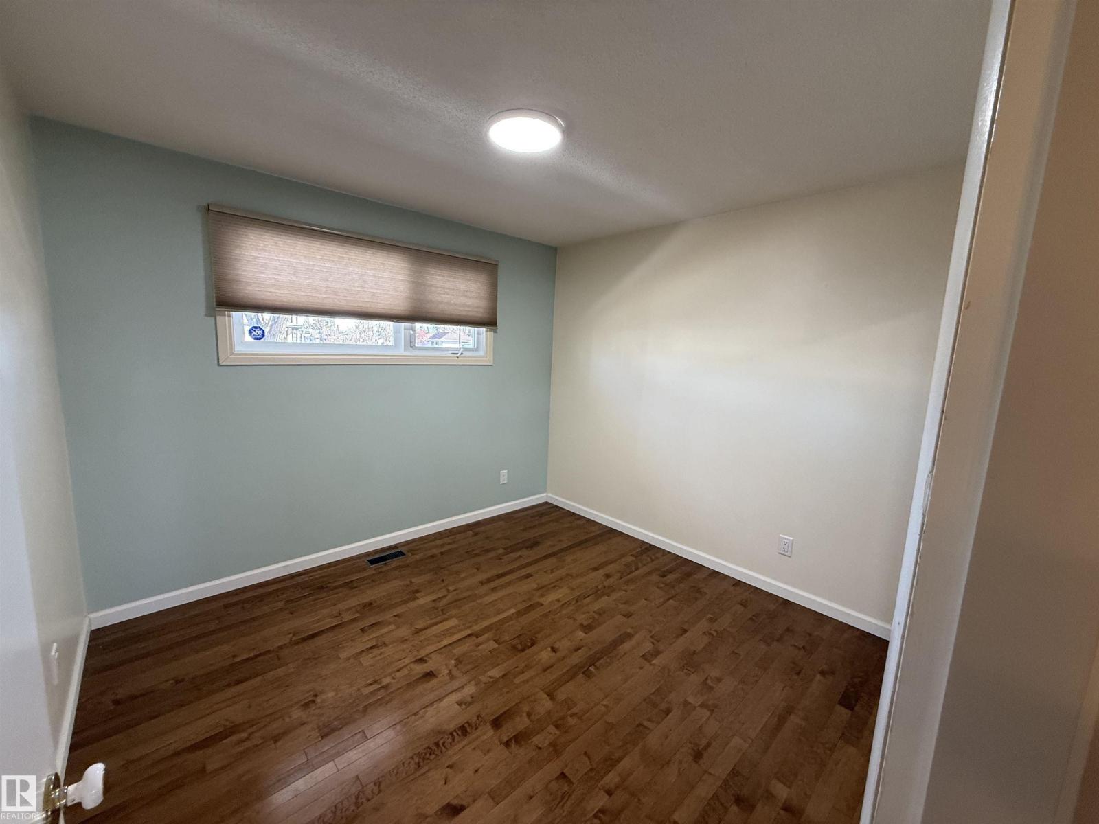 #main Floor 16605 93 Av Nw, Edmonton, Alberta  T5R 5H9 - Photo 17 - E4481533