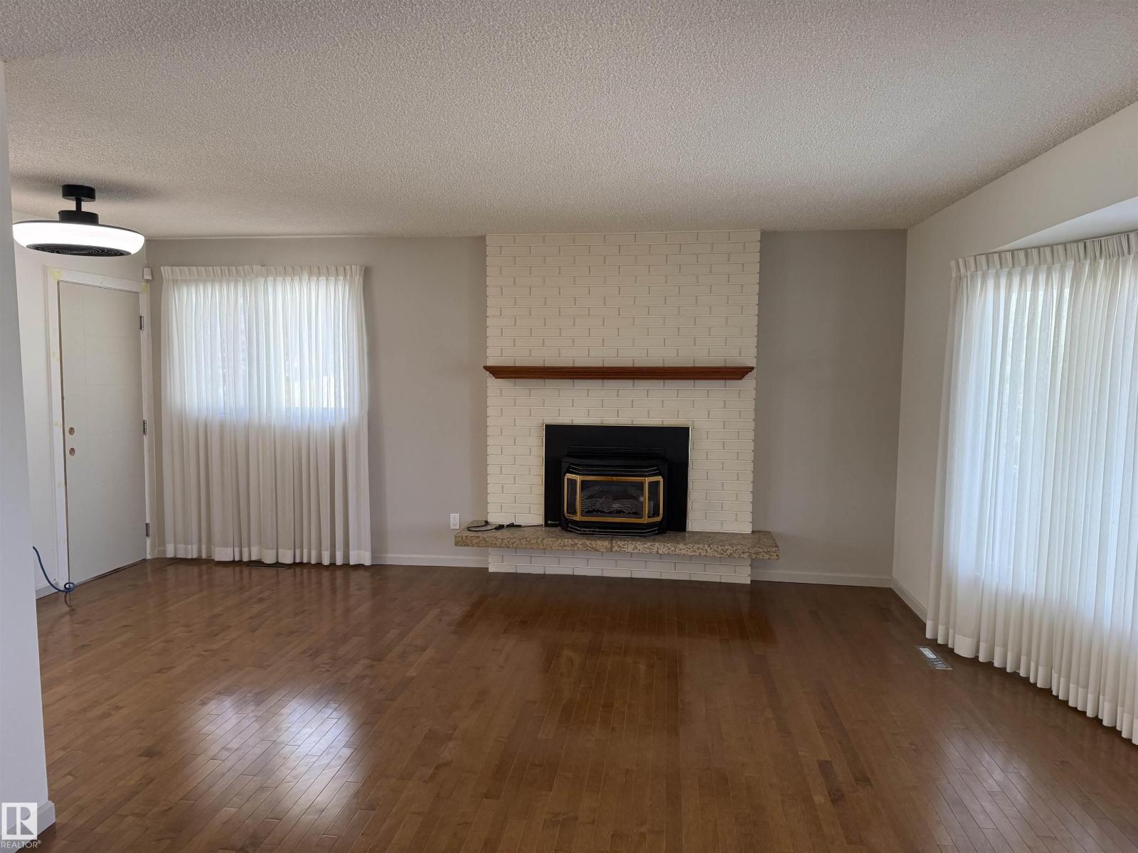 #main Floor 16605 93 Av Nw, Edmonton, Alberta  T5R 5H9 - Photo 22 - E4481533