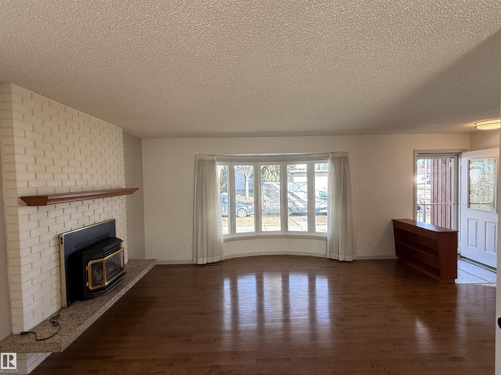 #main Floor 16605 93 Av Nw, Edmonton, Alberta  T5R 5H9 - Photo 23 - E4481533