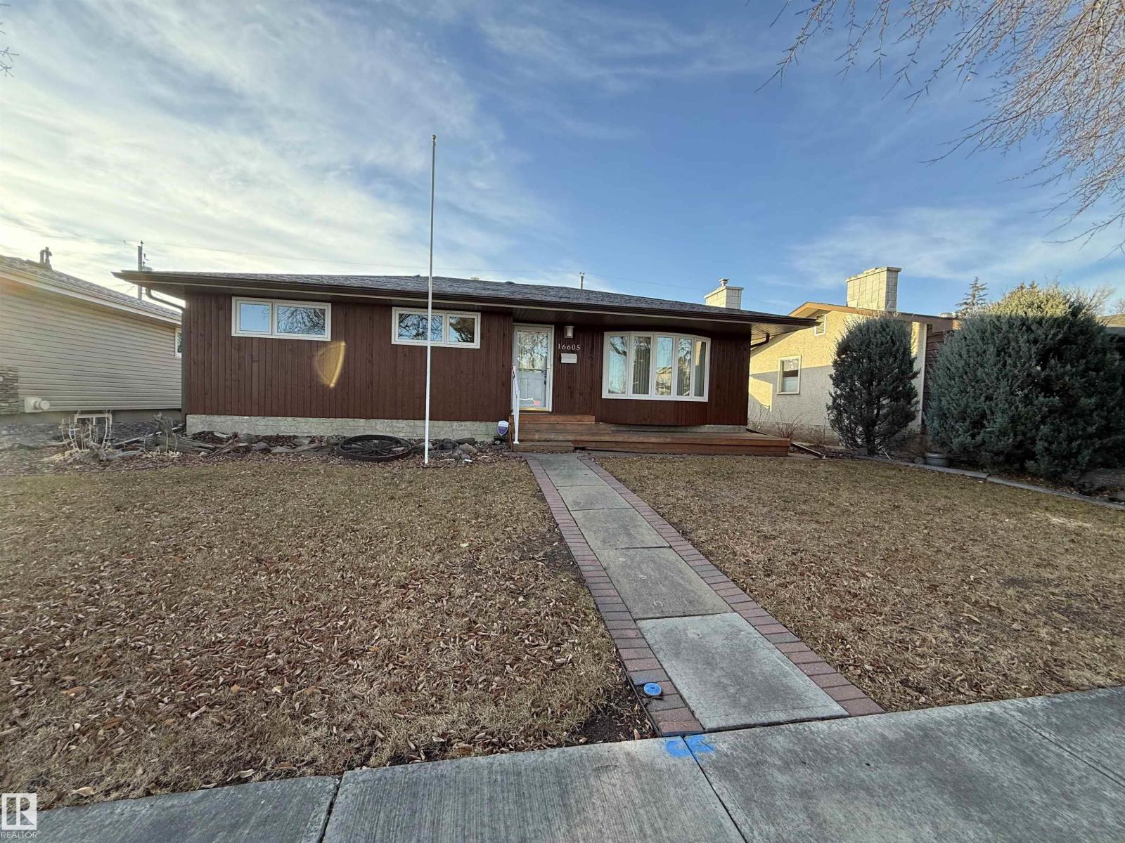 #main Floor 16605 93 Av Nw, Edmonton, Alberta  T5R 5H9 - Photo 1 - E4481533