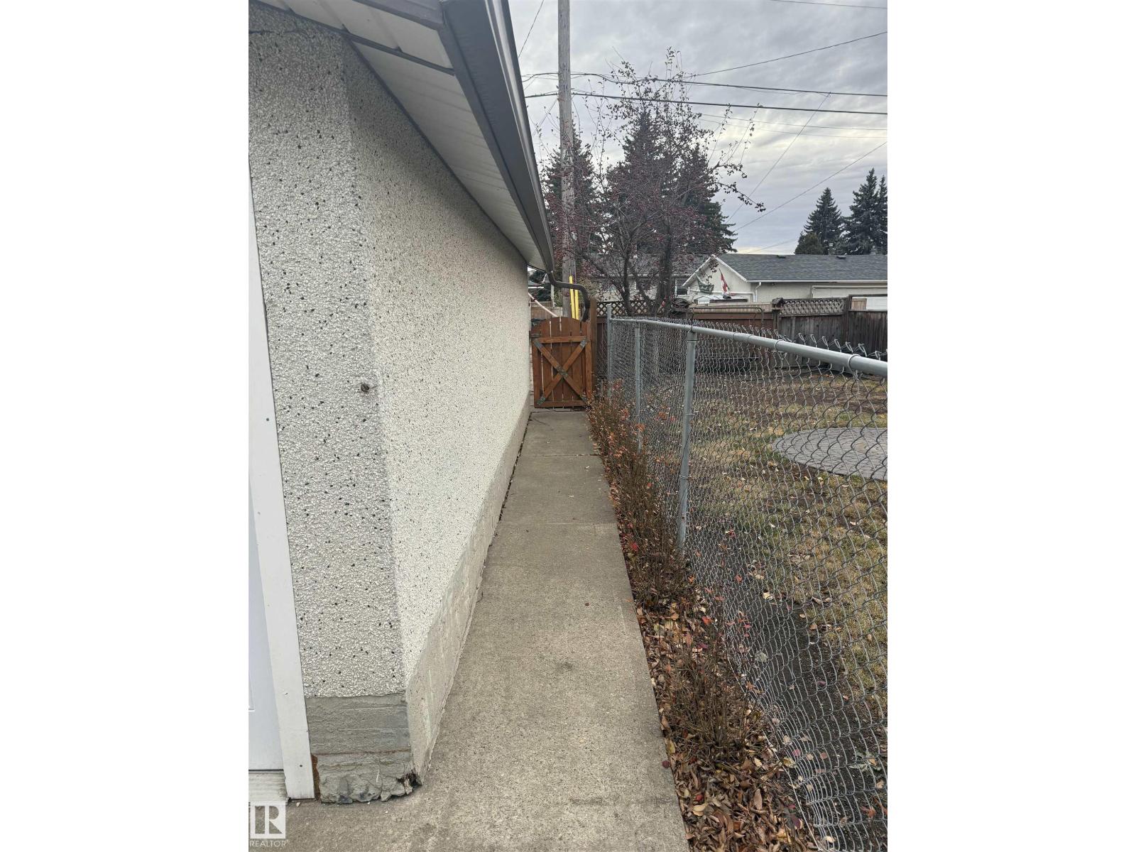 #main Floor 16605 93 Av Nw, Edmonton, Alberta  T5R 5H9 - Photo 30 - E4481533