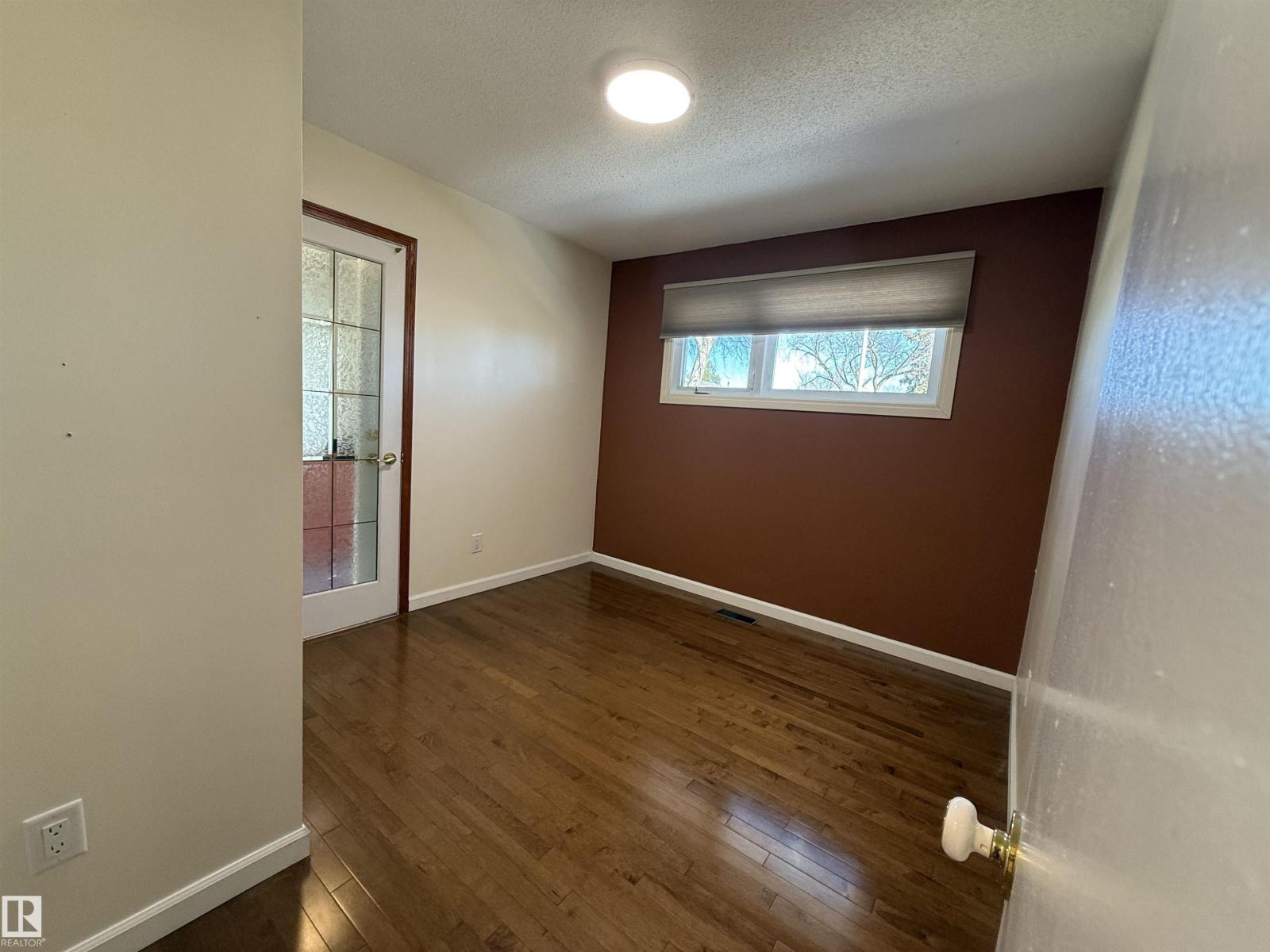 #main Floor 16605 93 Av Nw, Edmonton, Alberta  T5R 5H9 - Photo 12 - E4481533