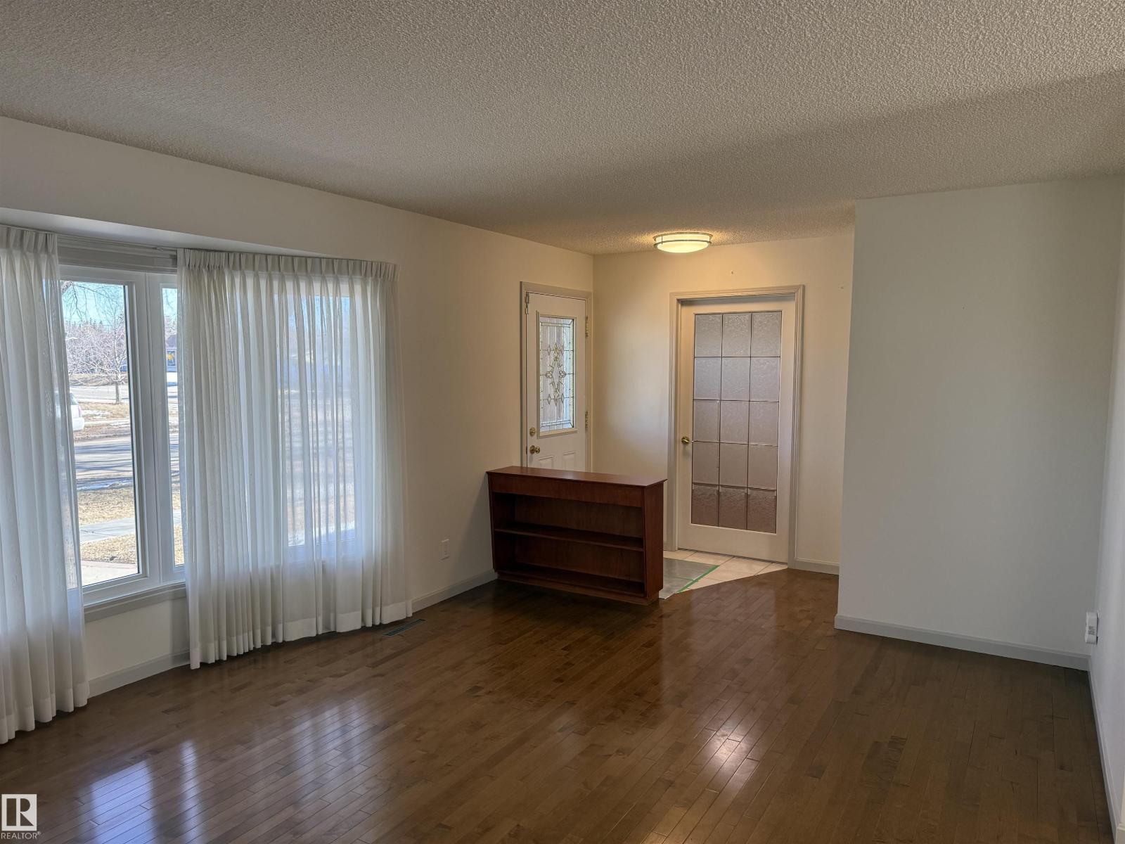 #main Floor 16605 93 Av Nw, Edmonton, Alberta  T5R 5H9 - Photo 21 - E4481533