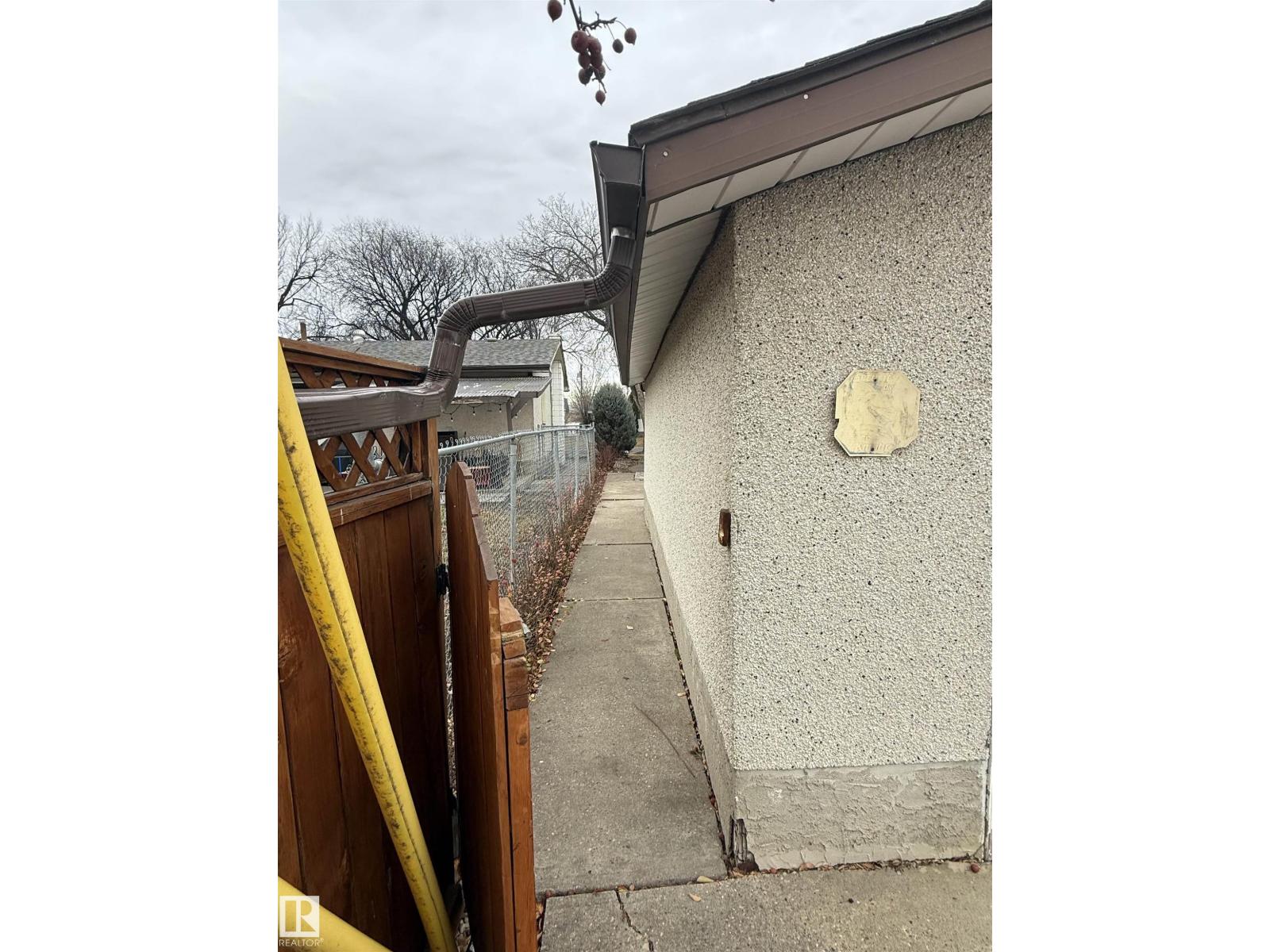 #main Floor 16605 93 Av Nw, Edmonton, Alberta  T5R 5H9 - Photo 29 - E4481533