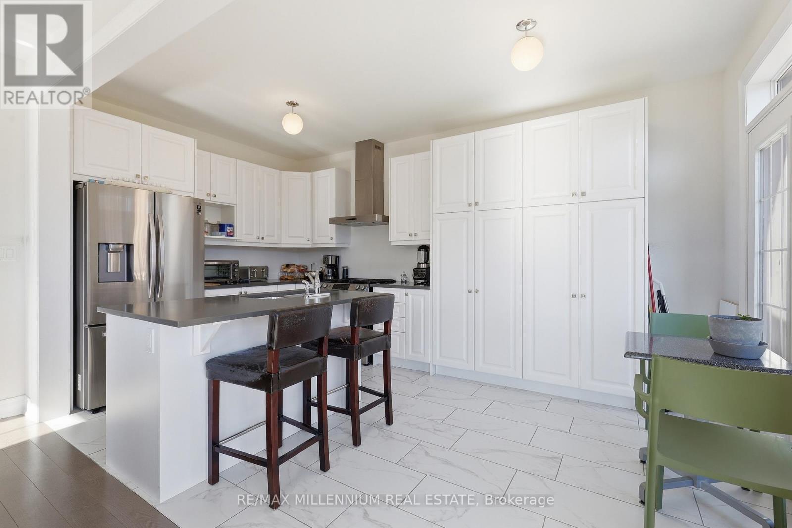 42 Port Renfrew, Vaughan, Ontario  L4H 5C3 - Photo 10 - N12985020