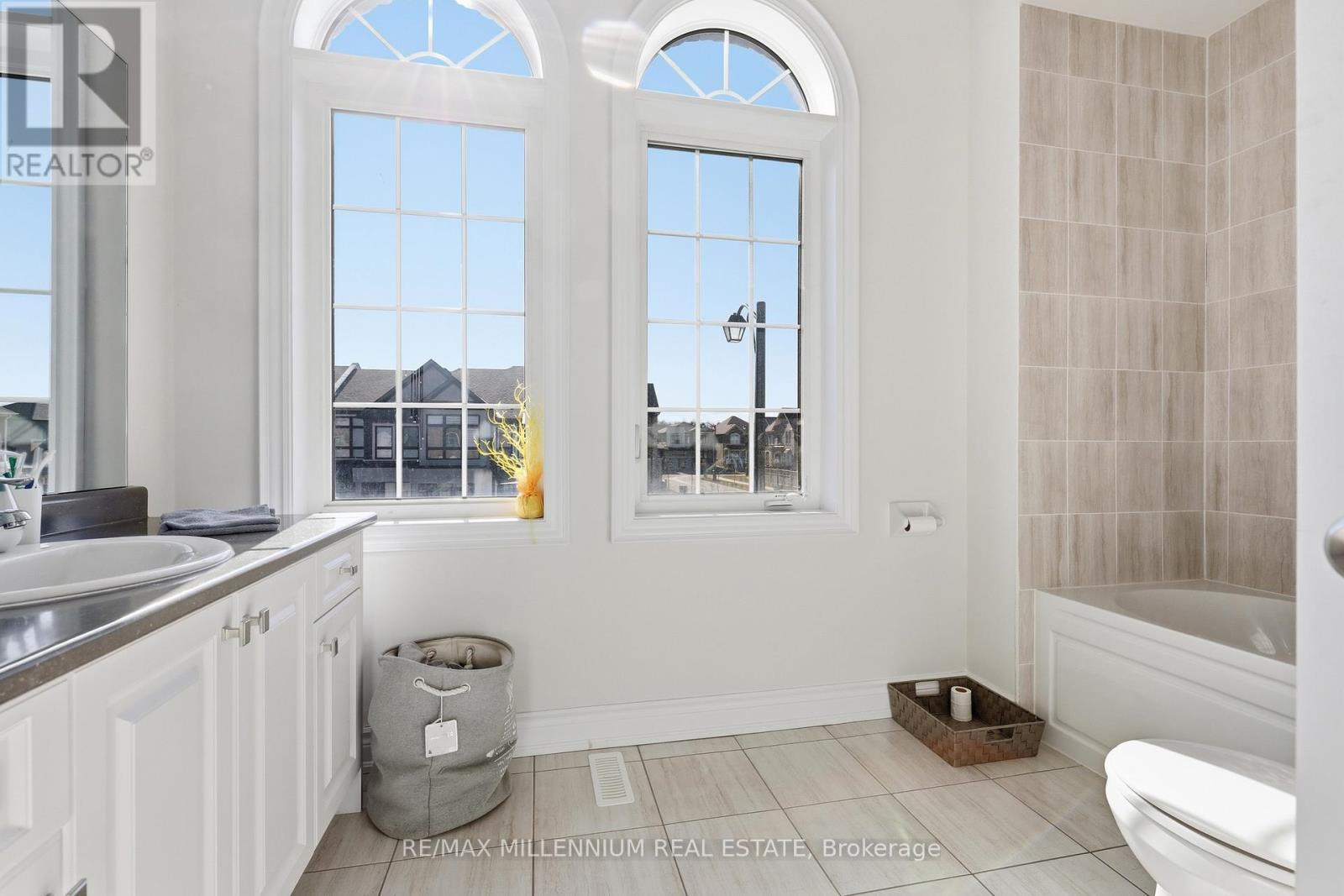 42 Port Renfrew, Vaughan, Ontario  L4H 5C3 - Photo 15 - N12985020