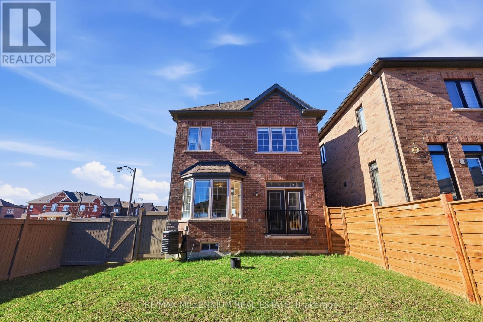 42 Port Renfrew, Vaughan, Ontario  L4H 5C3 - Photo 4 - N12985020