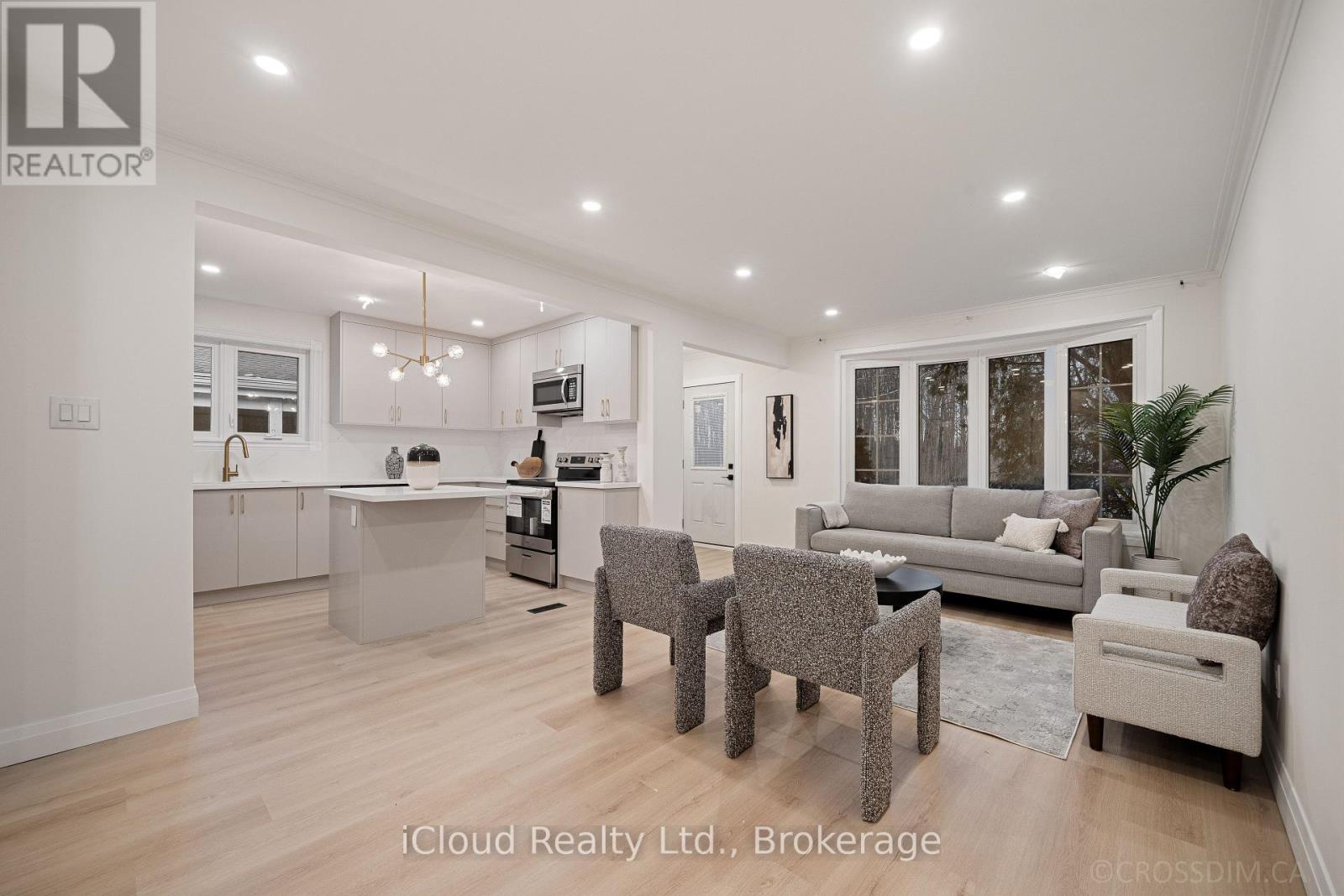 107 BAYVIEW PARKWAY, Newmarket, Ontario