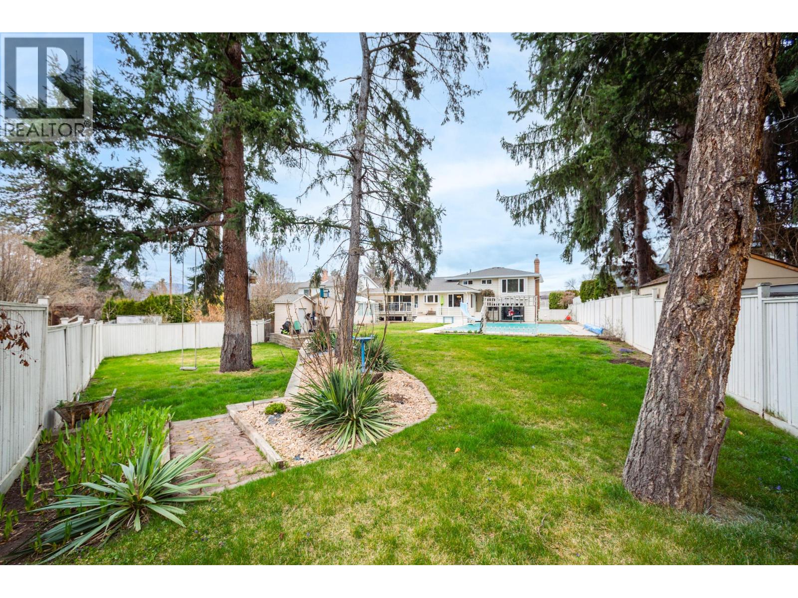 561 Brome Crescent, Kelowna, British Columbia  V1W 2M5 - Photo 8 - 10382409