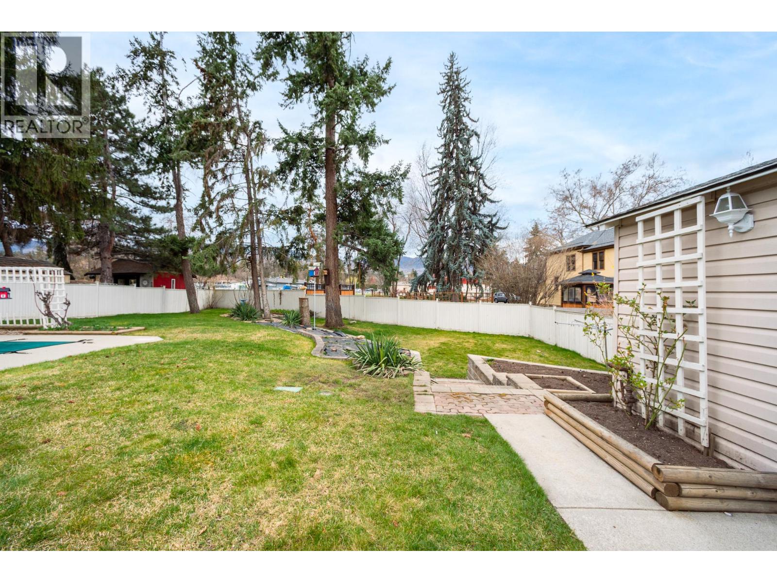 561 Brome Crescent, Kelowna, British Columbia  V1W 2M5 - Photo 64 - 10382409