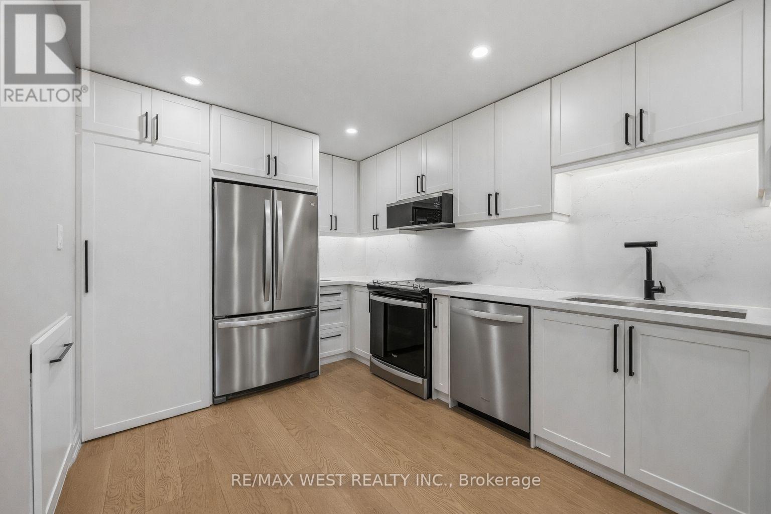 Th #10 - 100 Arbors Lane, Vaughan, Ontario  L4L 7G4 - Photo 11 - N12983188