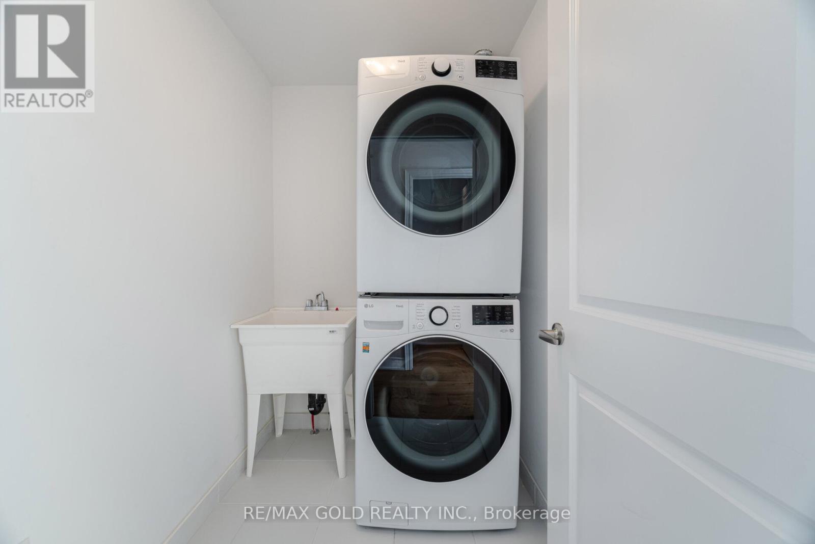 172 - 56 Lunar Crescent, Mississauga, Ontario  L5M 2R4 - Photo 12 - W12984310