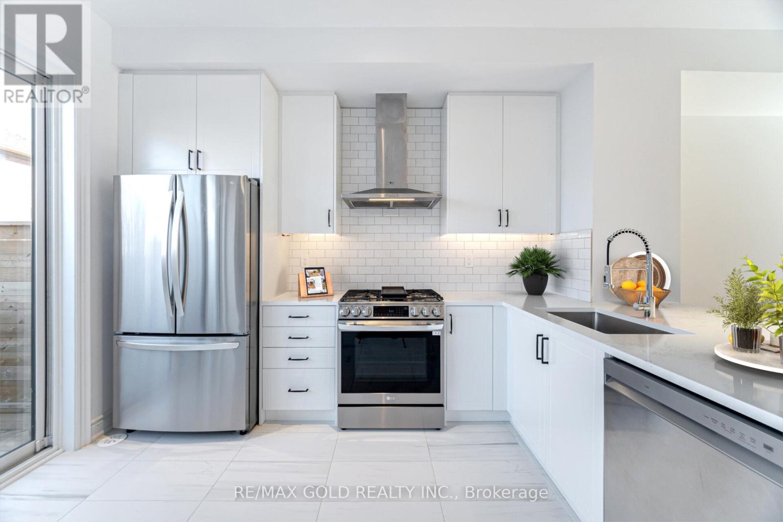 172 - 56 Lunar Crescent, Mississauga, Ontario  L5M 2R4 - Photo 6 - W12984310