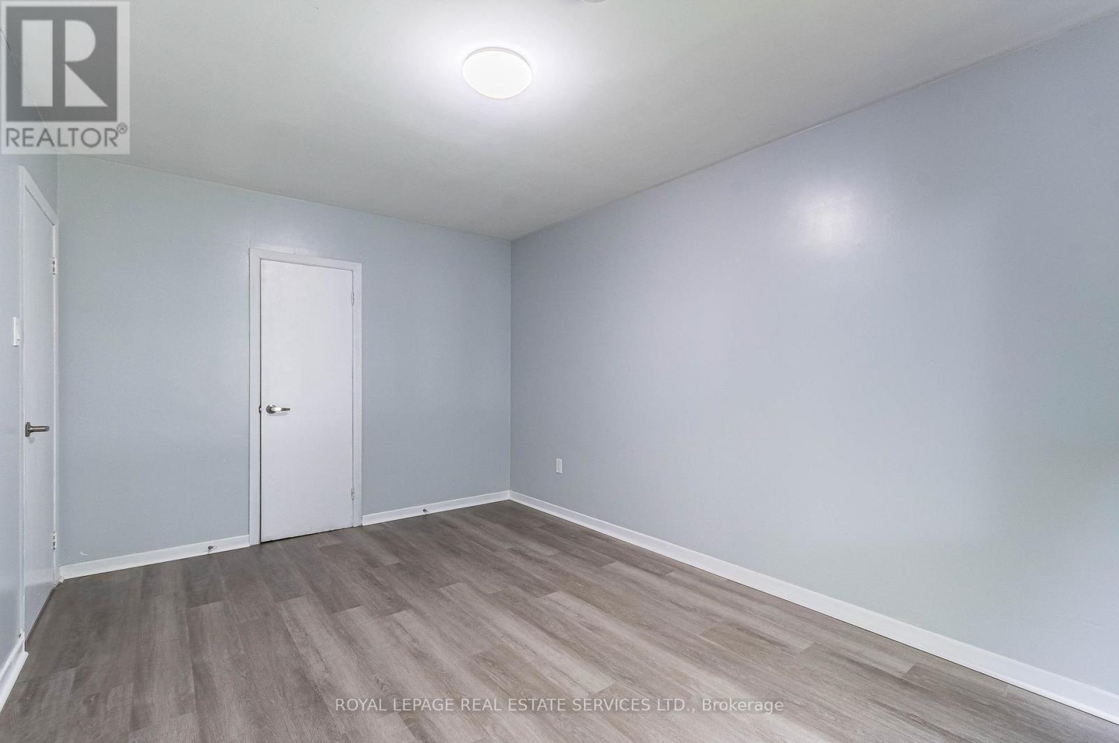 Main - 144 Lake Crescent, Toronto, Ontario  M8V 1W1 - Photo 6 - W12985012