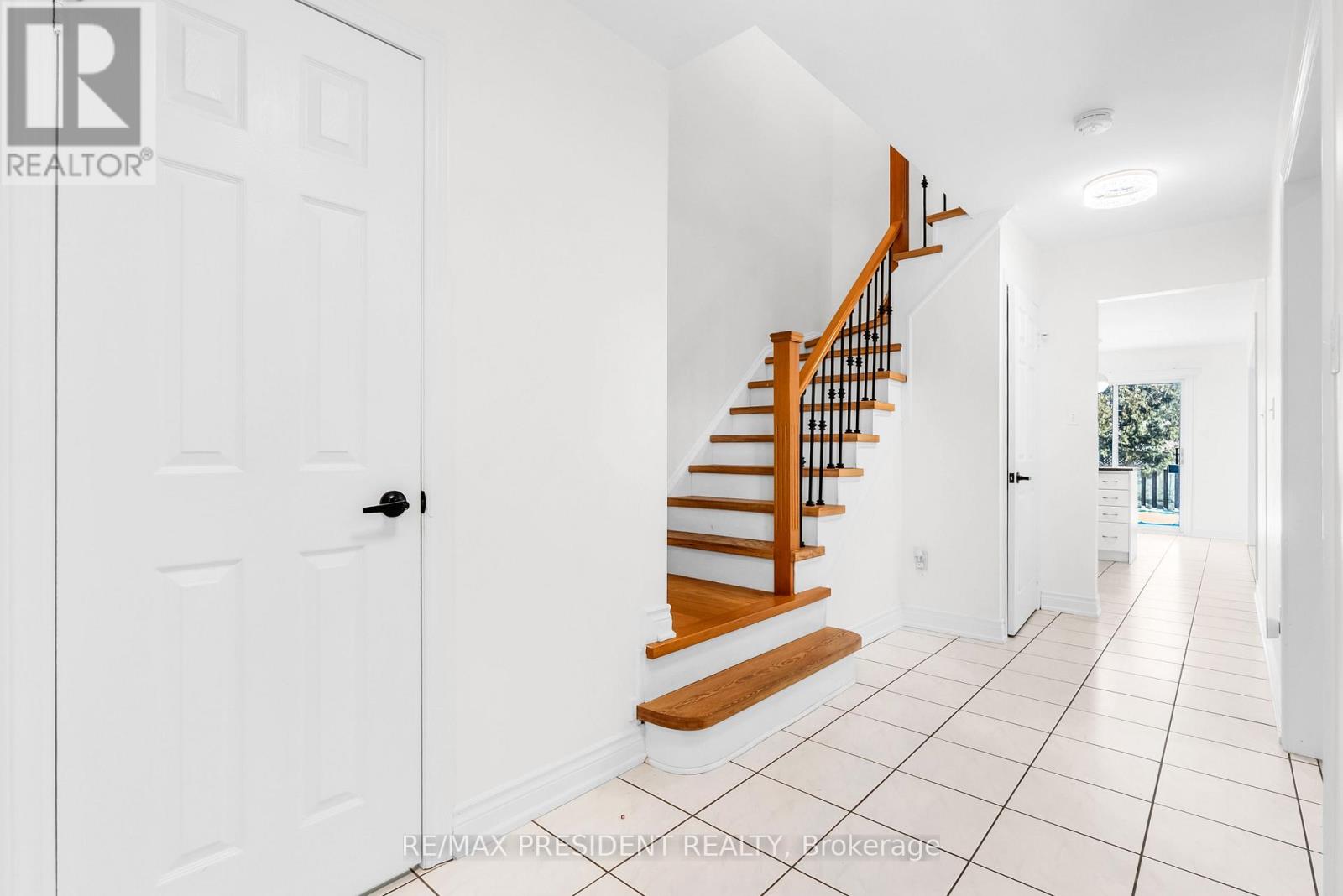 7031 Graydon Court, Mississauga, Ontario  L5N 7H4 - Photo 11 - W12985038