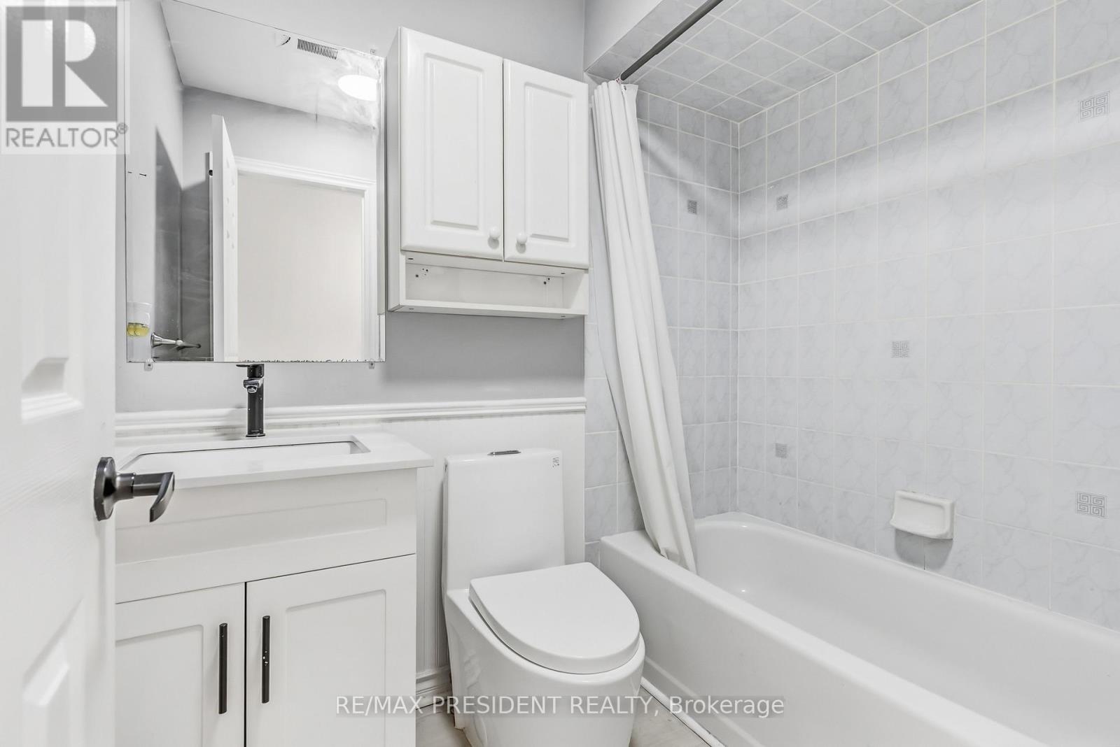 7031 Graydon Court, Mississauga, Ontario  L5N 7H4 - Photo 36 - W12985038