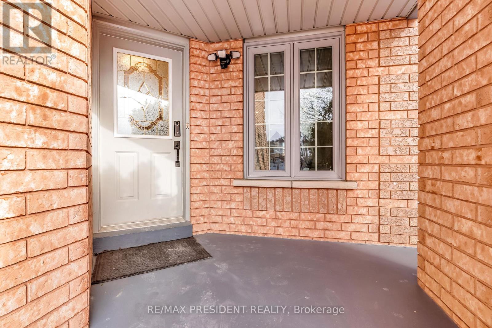 7031 Graydon Court, Mississauga, Ontario  L5N 7H4 - Photo 8 - W12985038