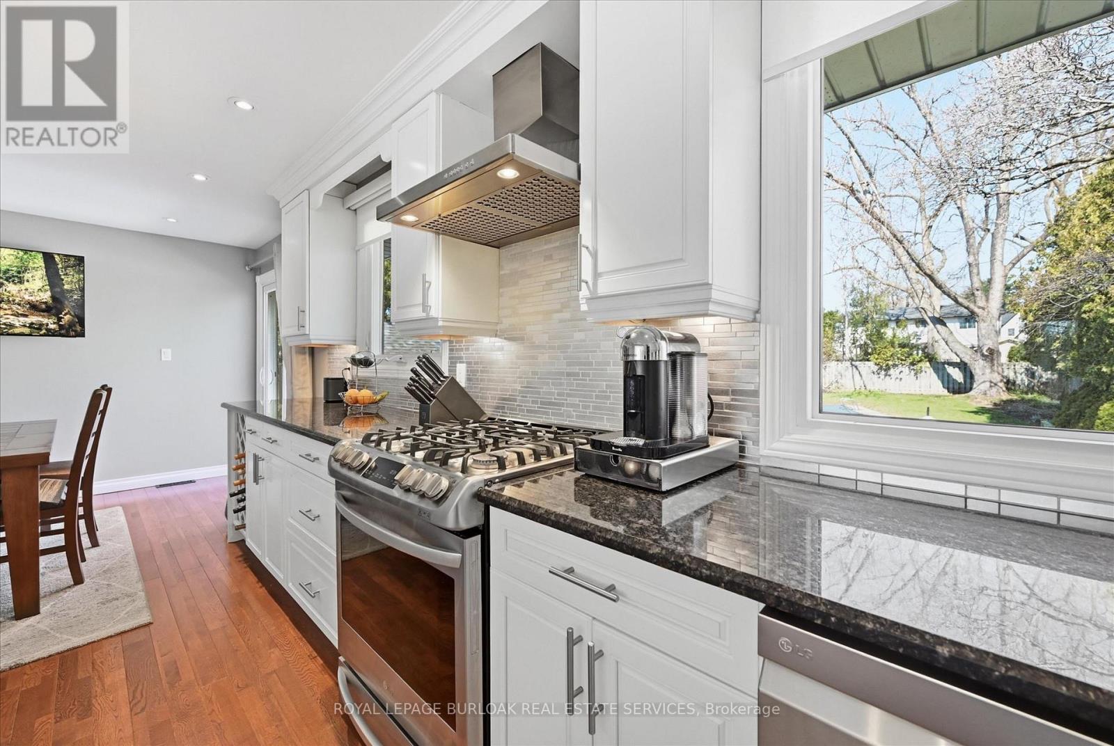 3299 Spruce Avenue, Burlington, Ontario  L7N 1J5 - Photo 13 - W12985096