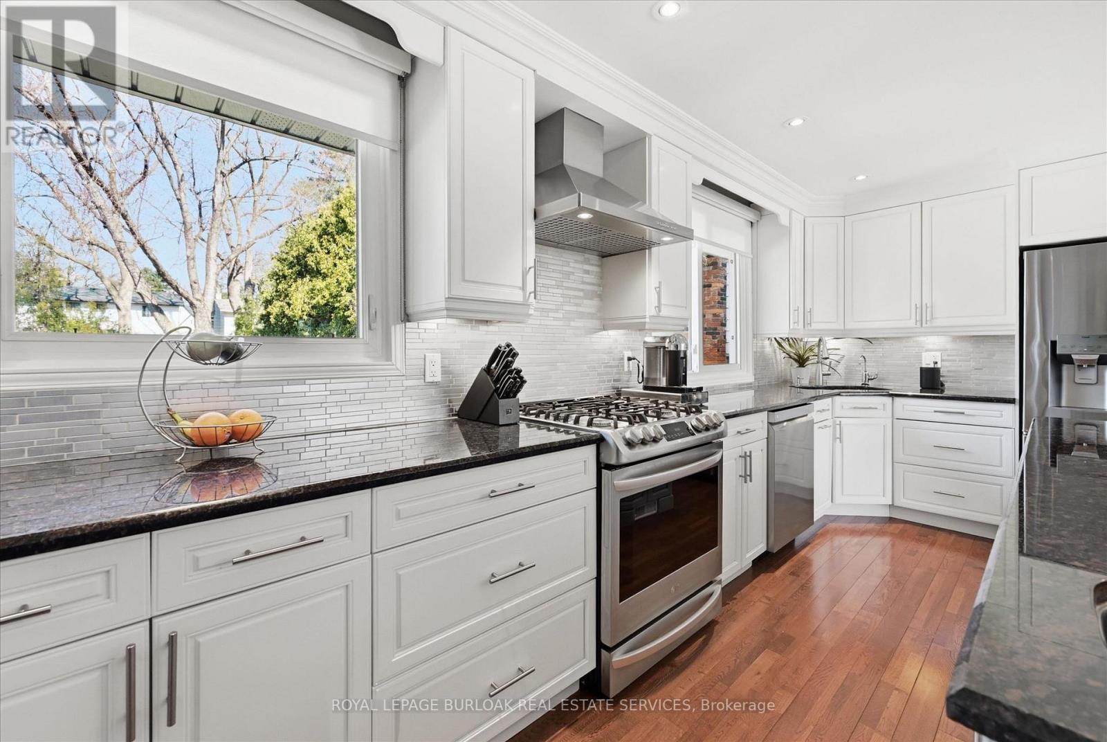 3299 Spruce Avenue, Burlington, Ontario  L7N 1J5 - Photo 14 - W12985096