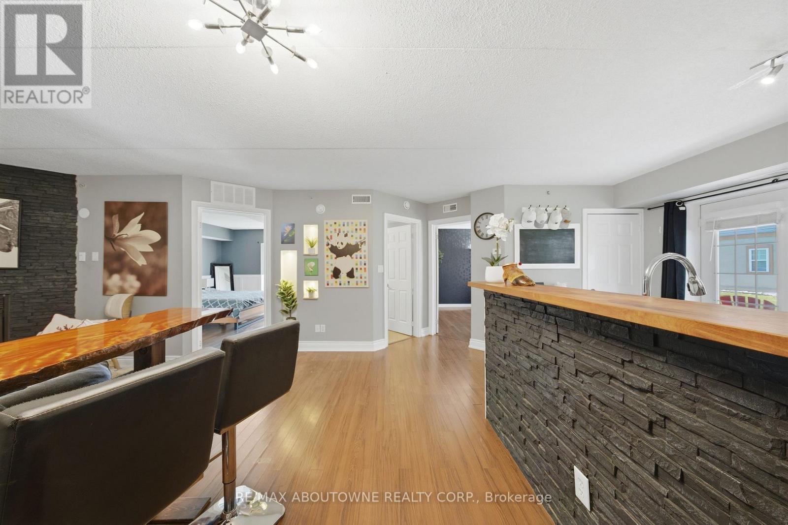 111 - 4015 Kilmer Drive, Burlington, Ontario  L7M 4M4 - Photo 10 - W12985184