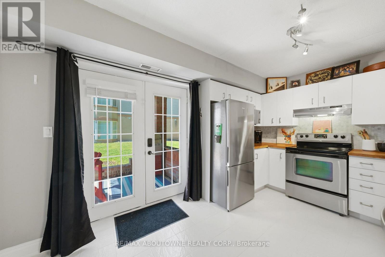 111 - 4015 Kilmer Drive, Burlington, Ontario  L7M 4M4 - Photo 12 - W12985184