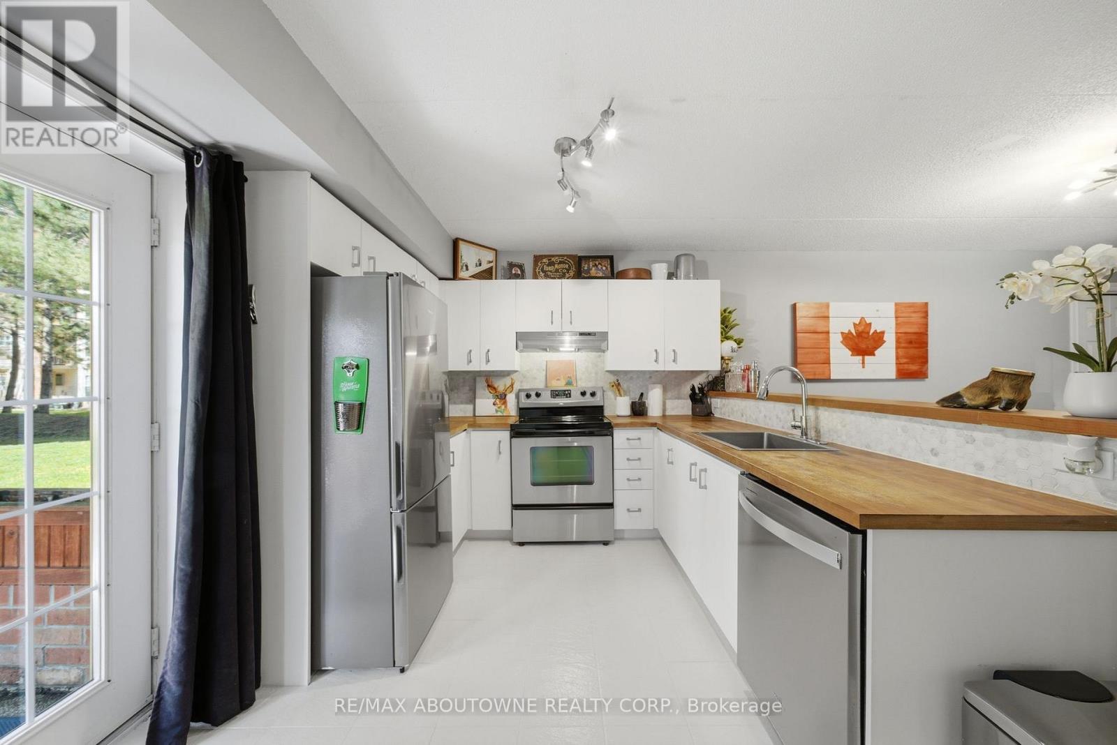 111 - 4015 Kilmer Drive, Burlington, Ontario  L7M 4M4 - Photo 13 - W12985184