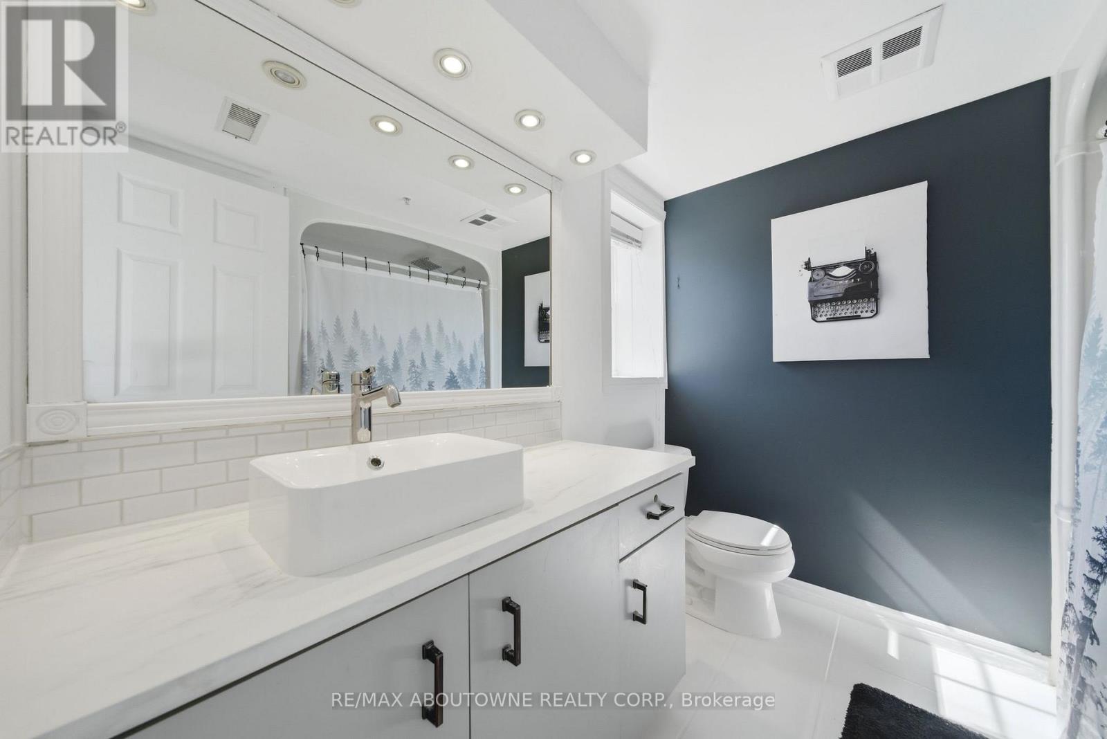 111 - 4015 Kilmer Drive, Burlington, Ontario  L7M 4M4 - Photo 19 - W12985184