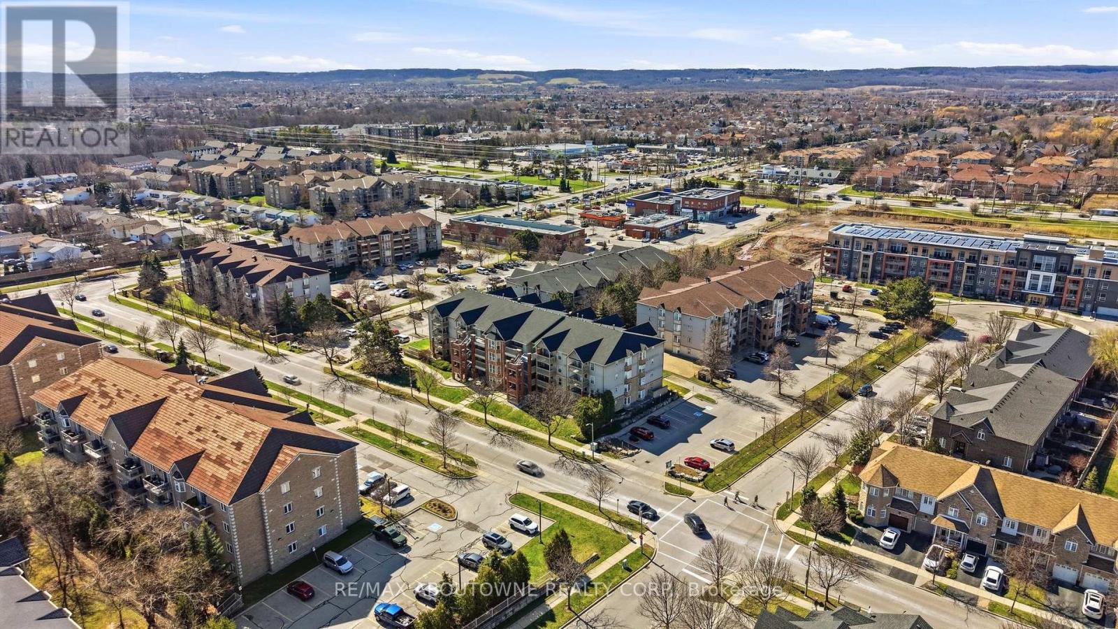 111 - 4015 Kilmer Drive, Burlington, Ontario  L7M 4M4 - Photo 2 - W12985184