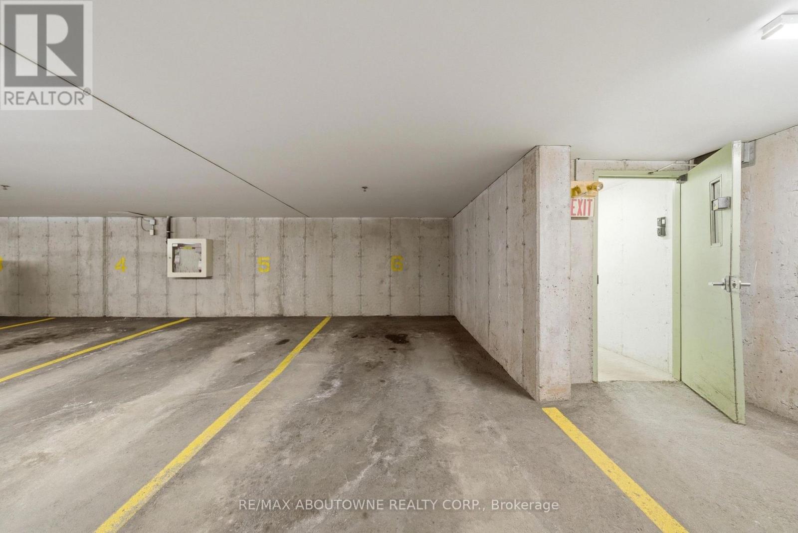 111 - 4015 Kilmer Drive, Burlington, Ontario  L7M 4M4 - Photo 21 - W12985184