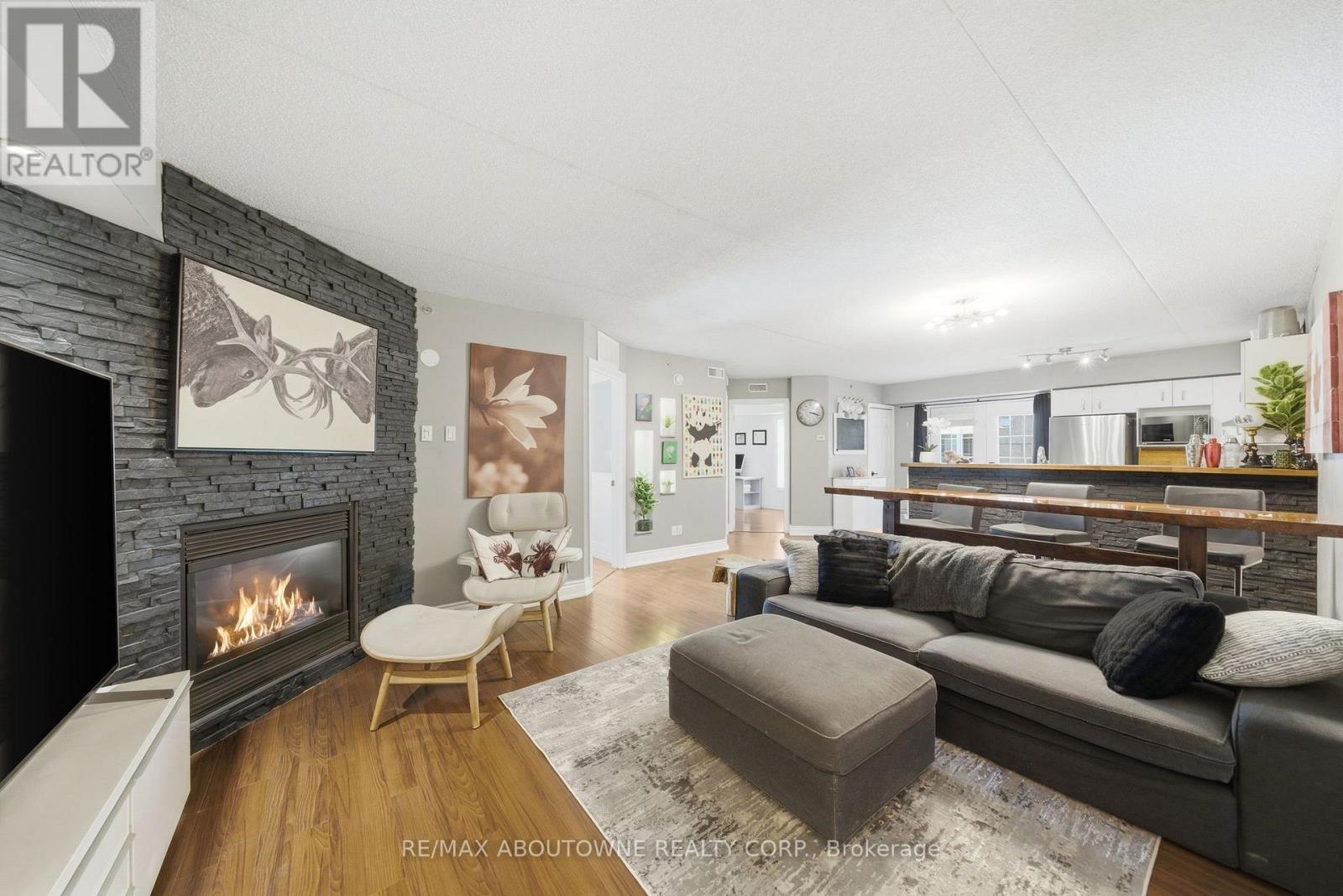 111 - 4015 Kilmer Drive, Burlington, Ontario  L7M 4M4 - Photo 6 - W12985184