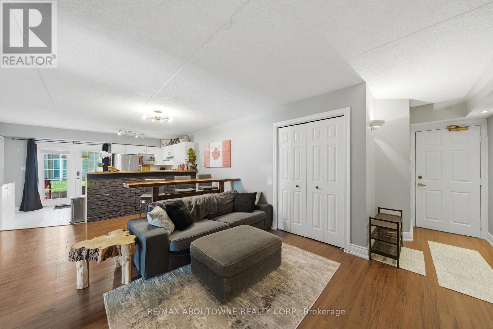 111 - 4015 Kilmer Drive, Burlington, Ontario  L7M 4M4 - Photo 7 - W12985184