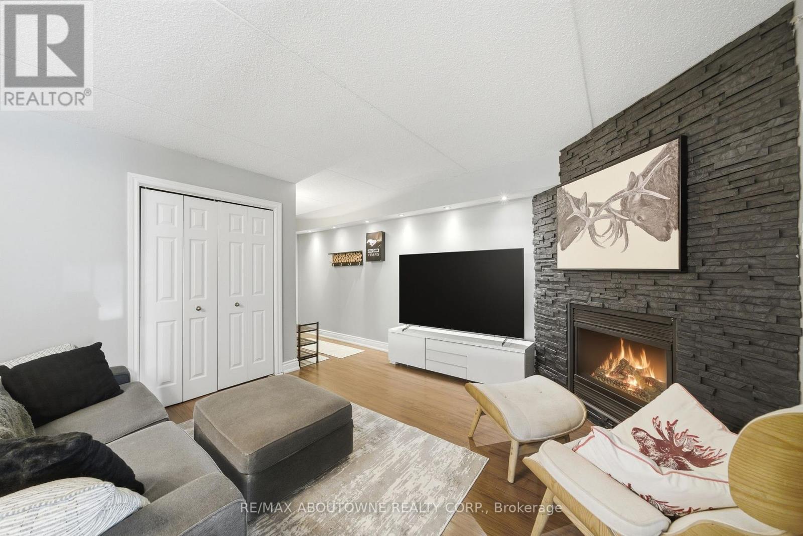 111 - 4015 Kilmer Drive, Burlington, Ontario  L7M 4M4 - Photo 8 - W12985184